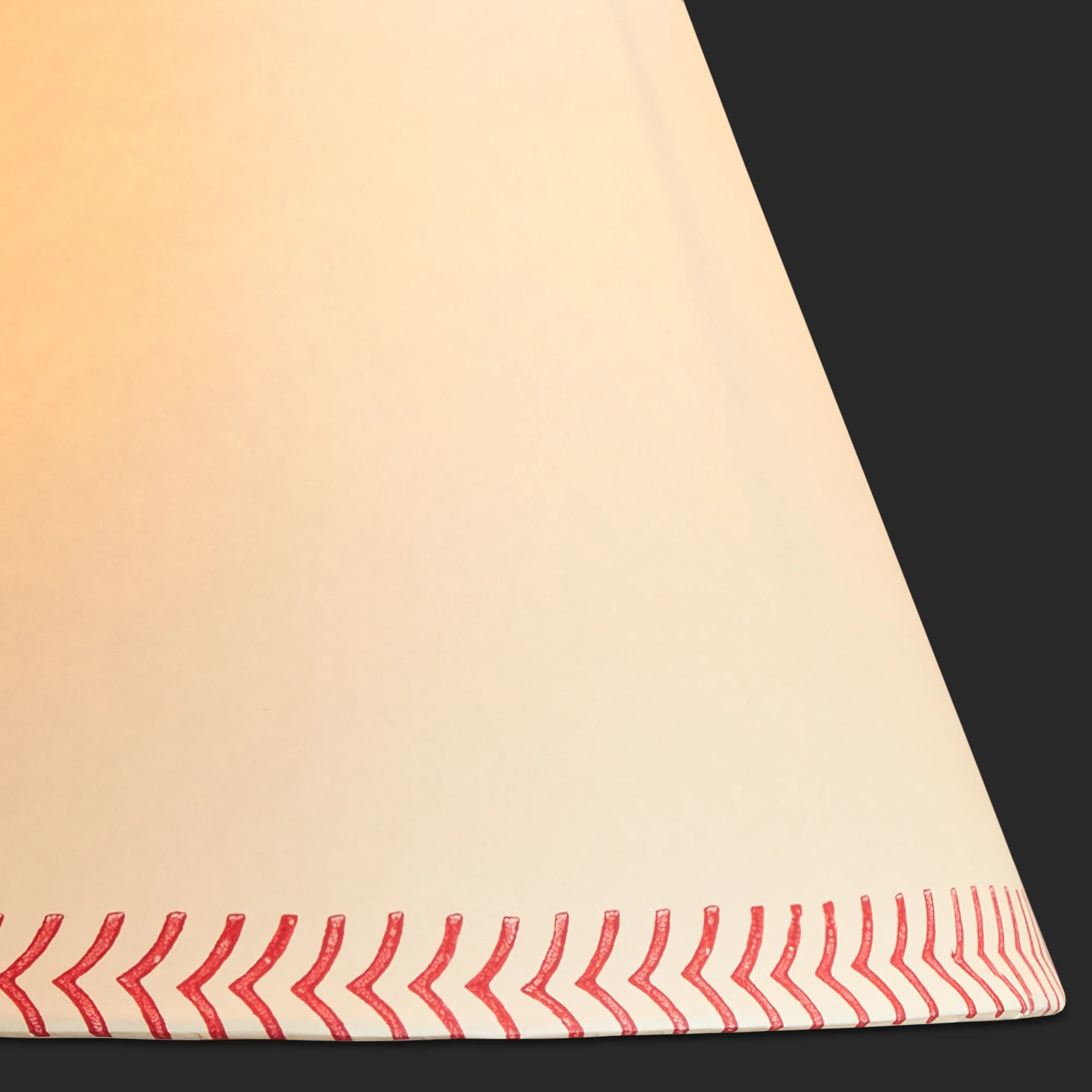 10 inch empire shade in scarlet arrows hand painted card - Image 3