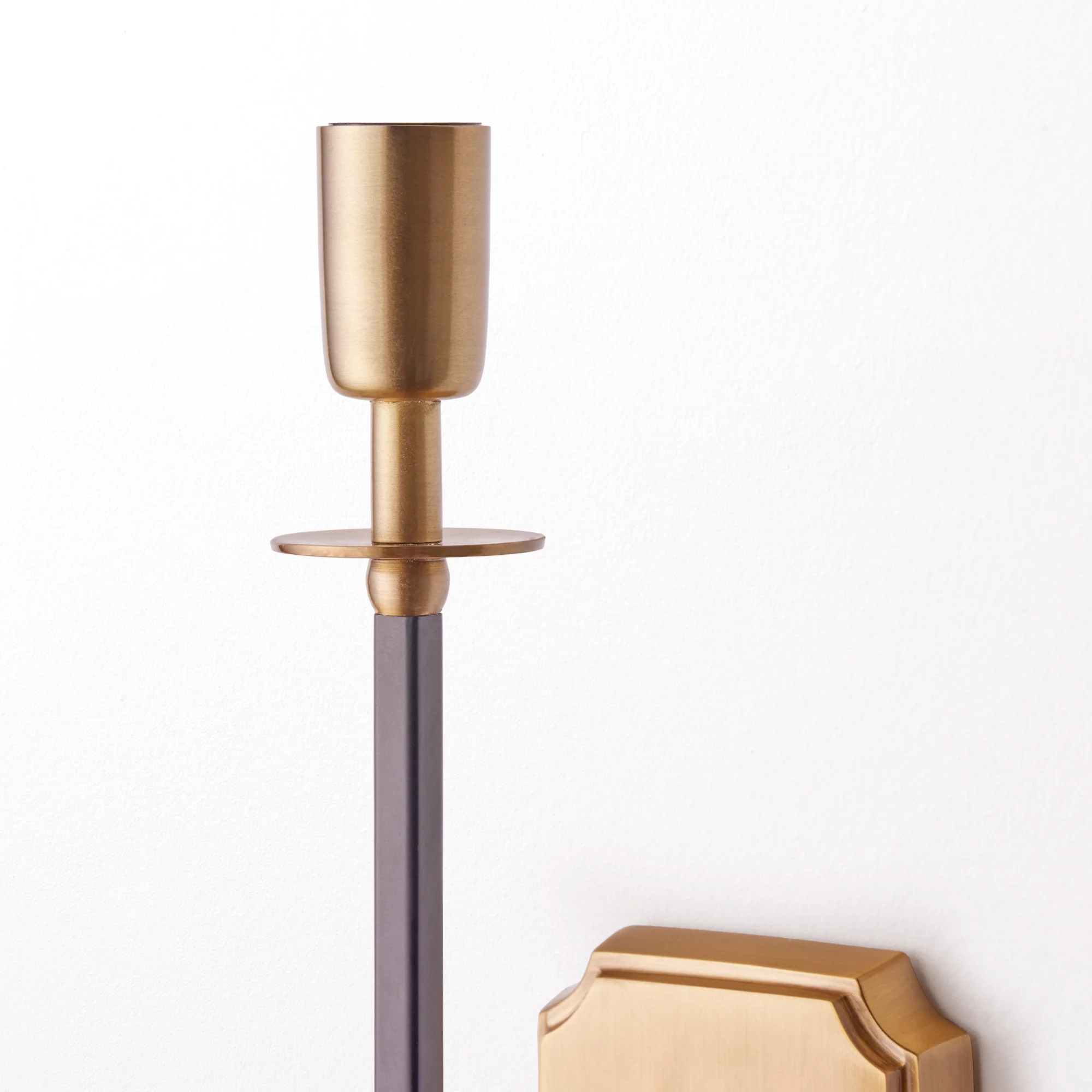 Besidem wall fixture in antiqued brass - Image 6