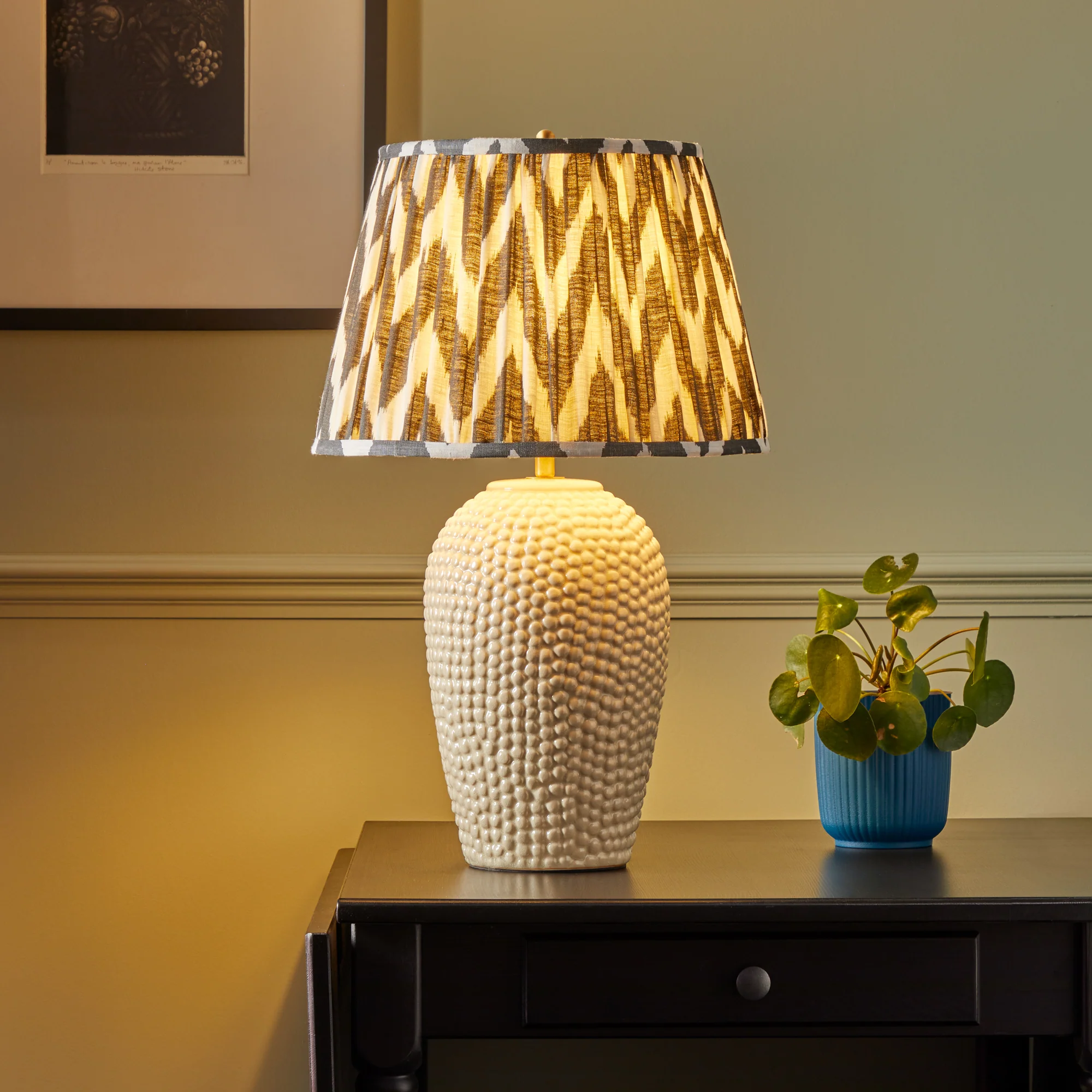 Cowrie table lamp in stone ceramic - Image 2