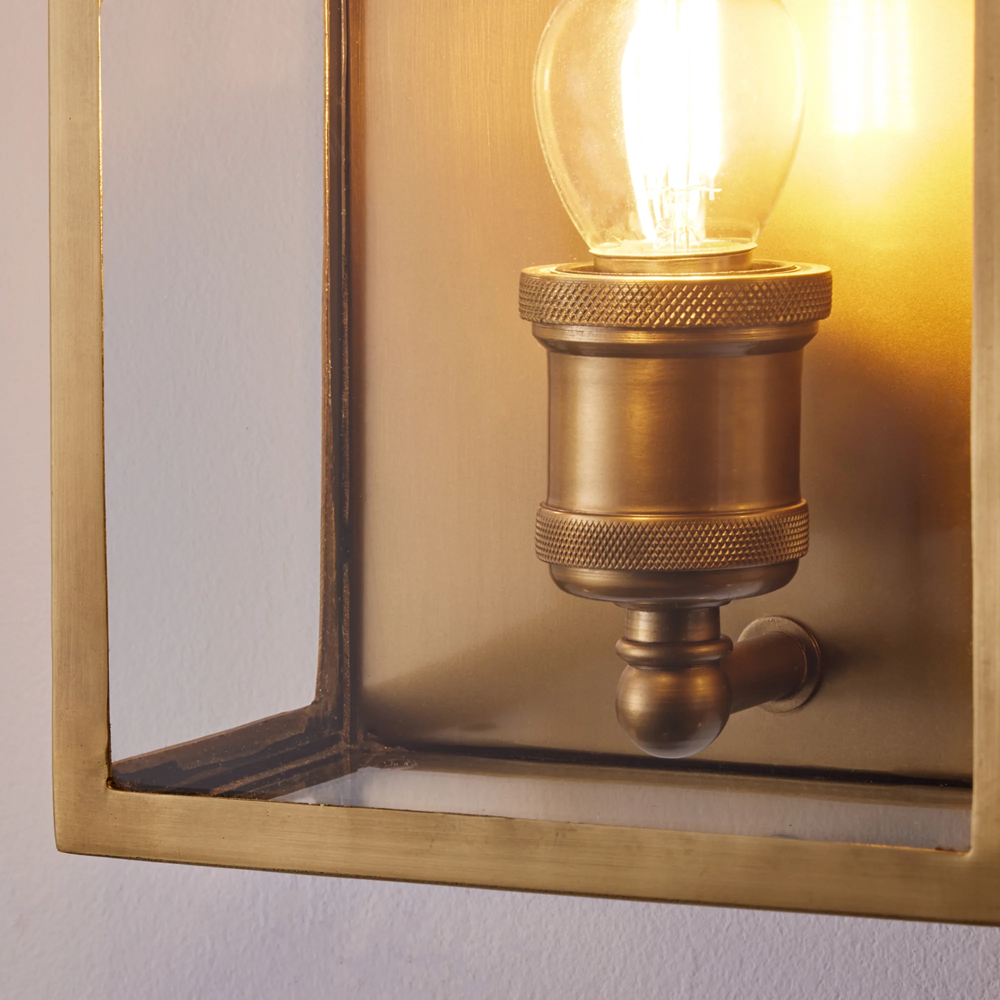 Crail wall sconce in antiqued brass - Image 8