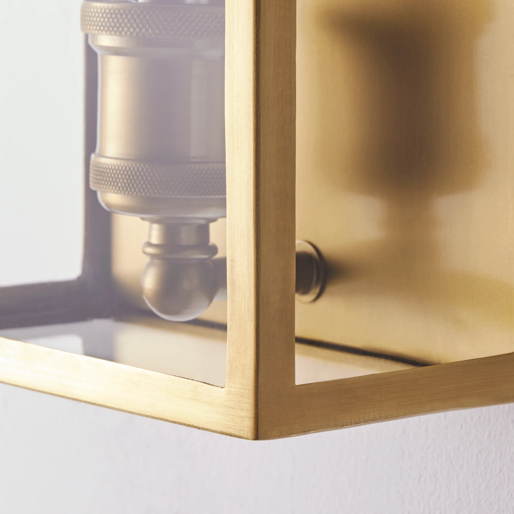 Crail wall sconce in antiqued brass - Image 9