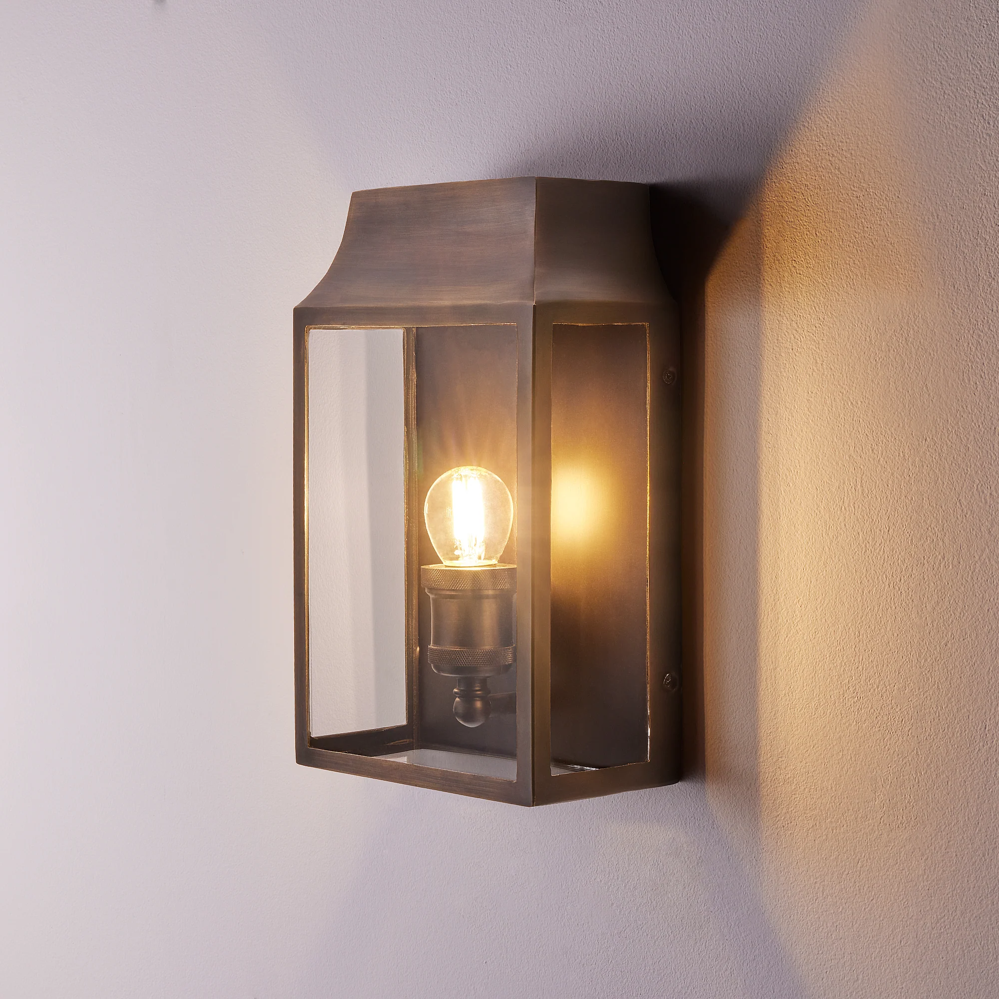Crail wall sconce in bronze - Image 2