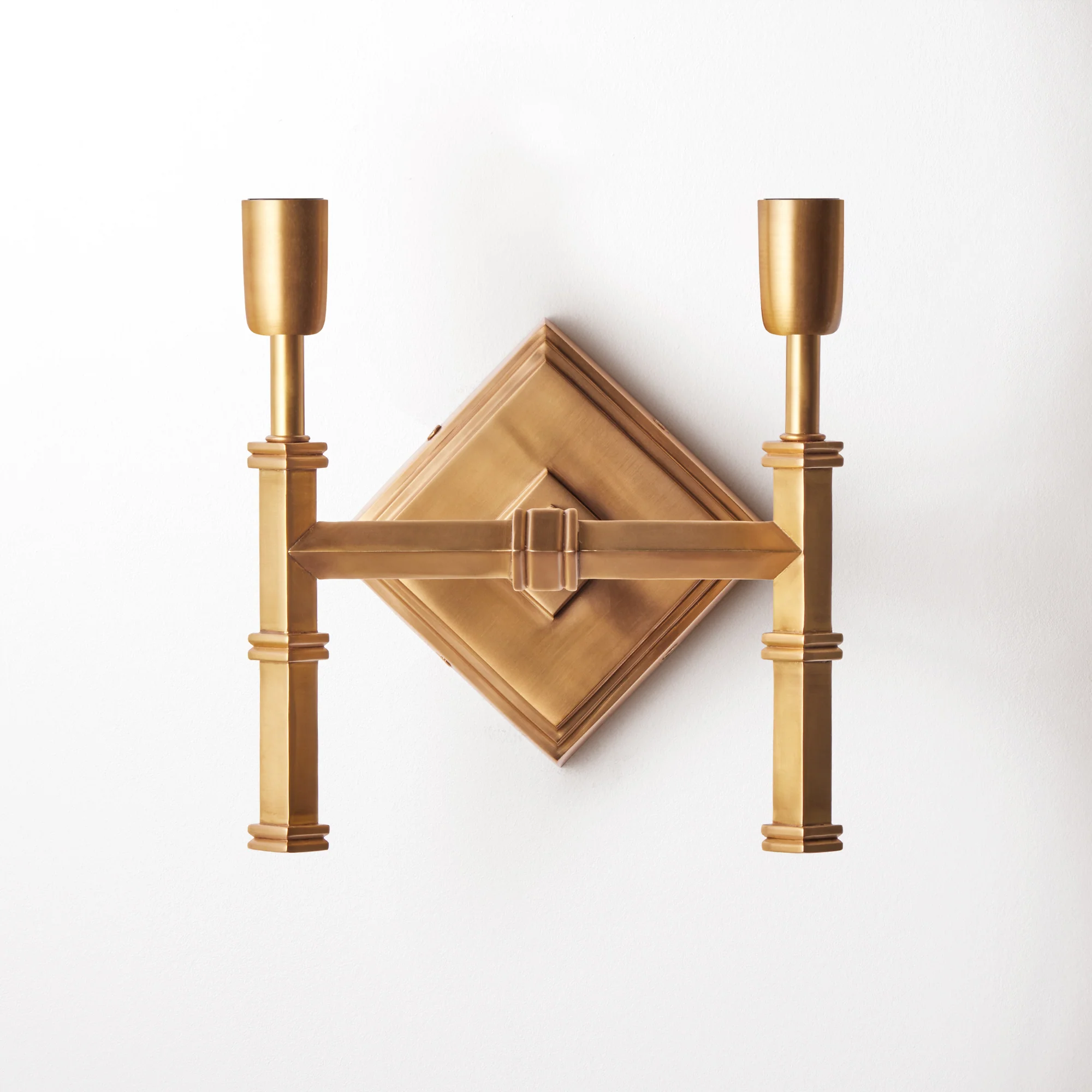 Double Astor wall fixture in antiqued brass - Image 2