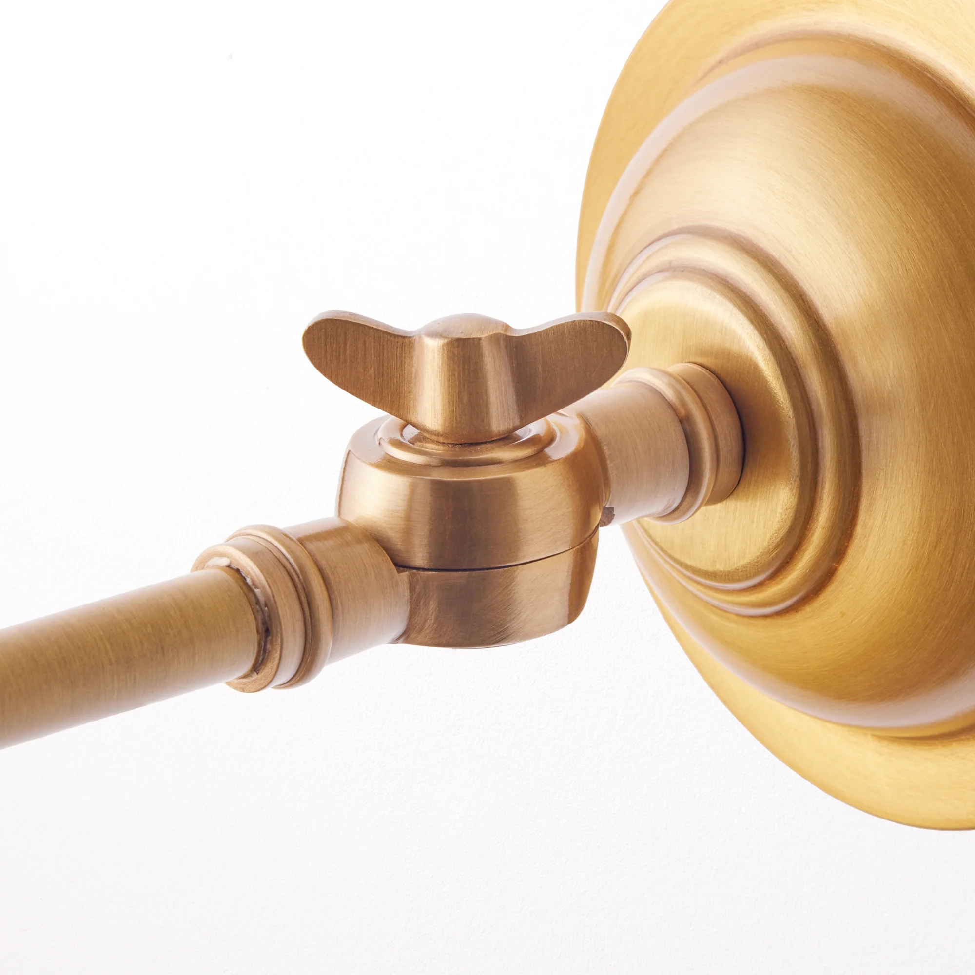 Double jointed wall fixture in antiqued brass - Image 3