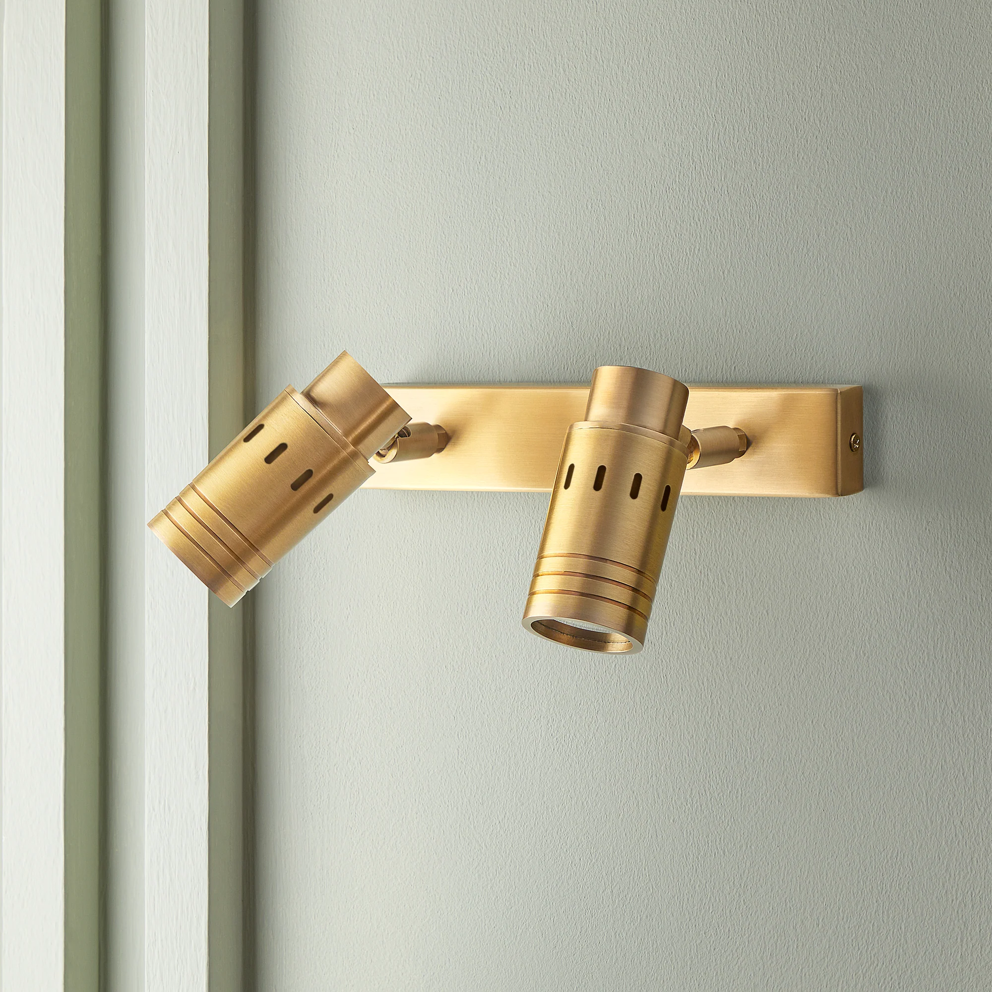 Double watson spot light in antiqued brass - Image 3