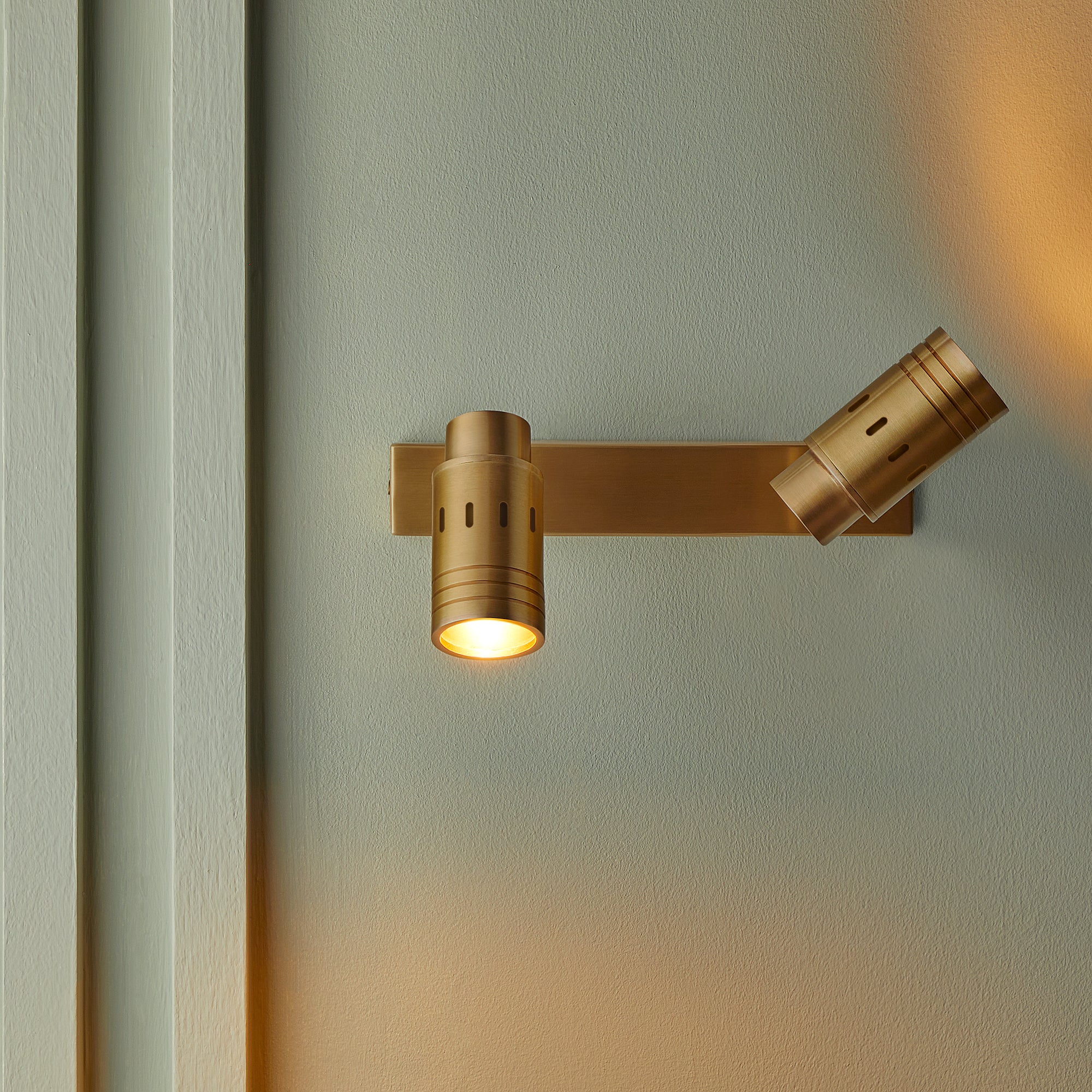 Double watson spot light in antiqued brass - Image 5