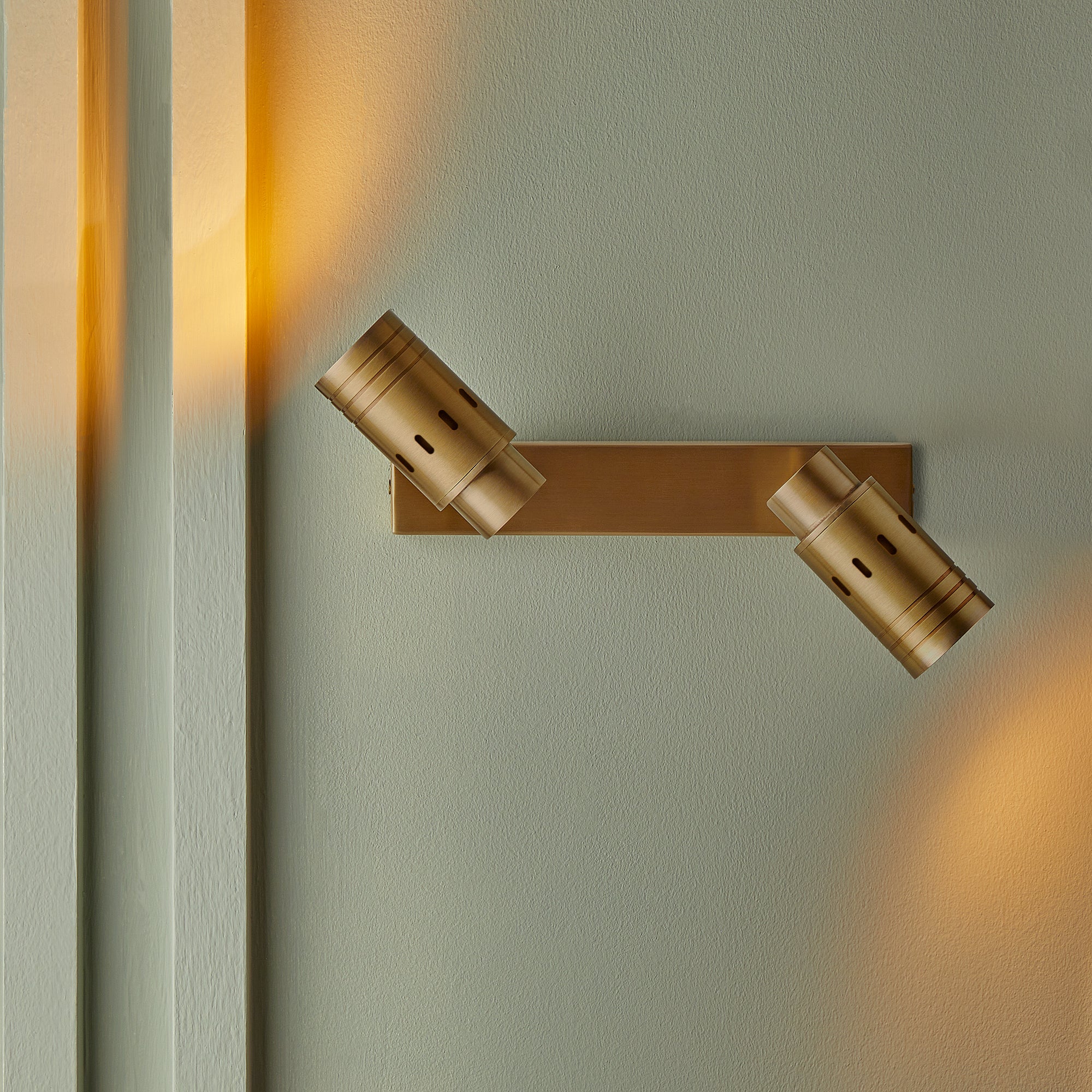 Double watson spot light in antiqued brass - Image 6