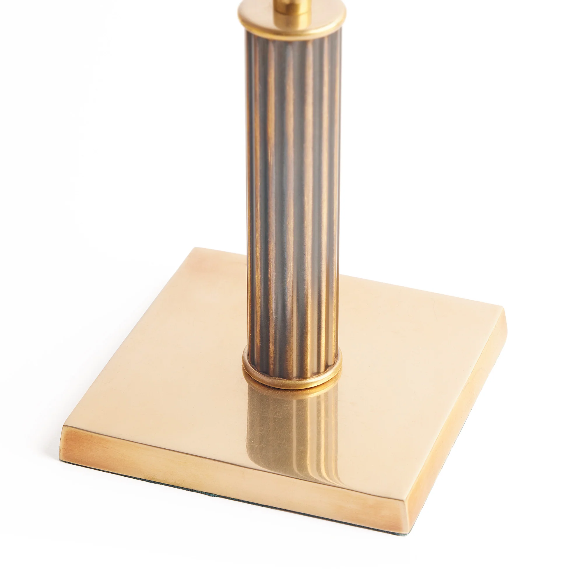 Fitzroy cordless table lamp in brass and bronze - Image 4