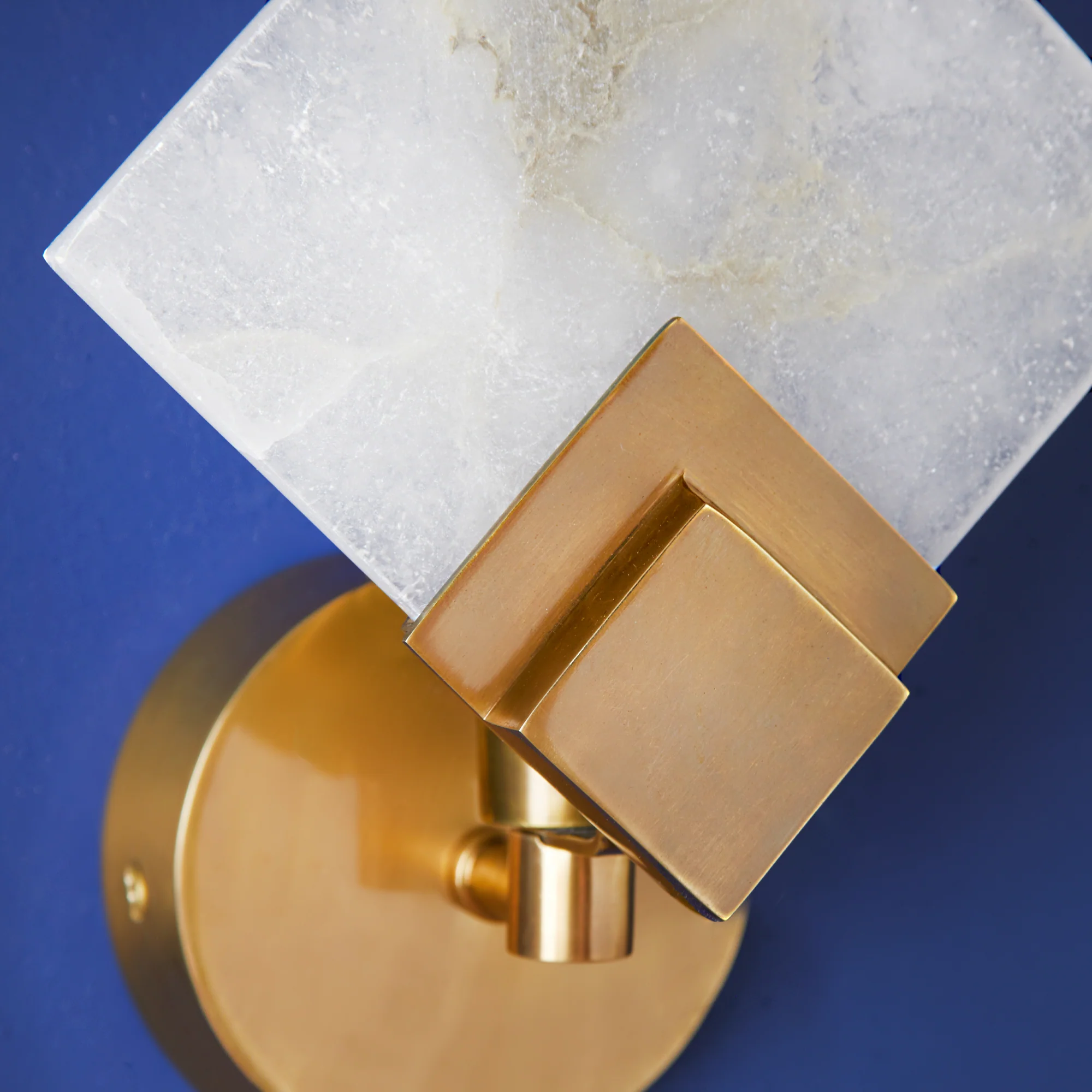 Gatsby wall sconce in antiqued brass with alabaster square - Image 5