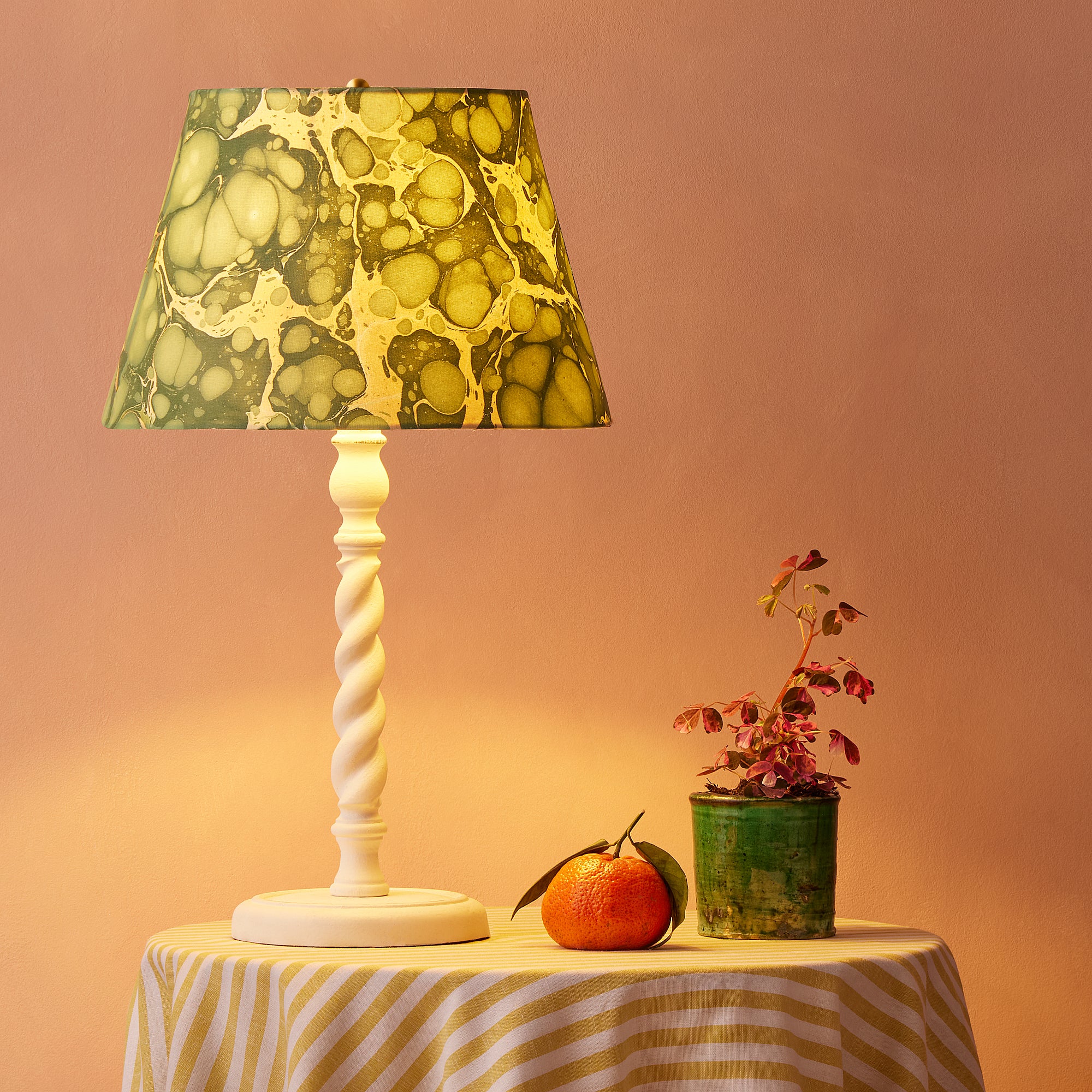 Holly table lamp in white - Image 2