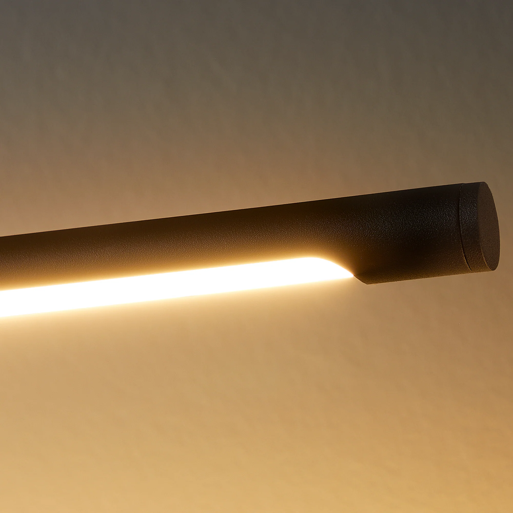 Larger Milton picture light in black - Image 7