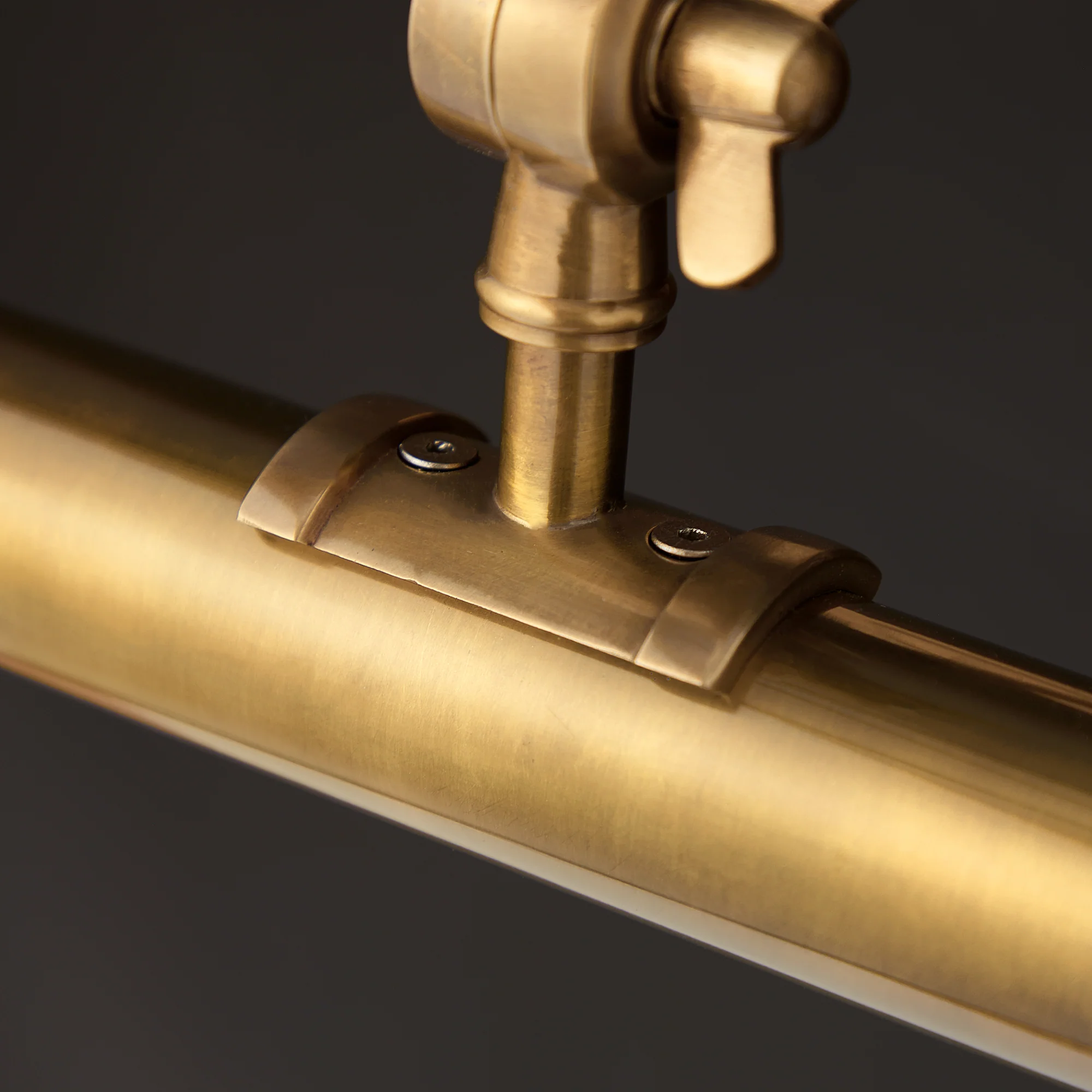 Larger Pitcheroo picture light in antiqued brass - Image 4