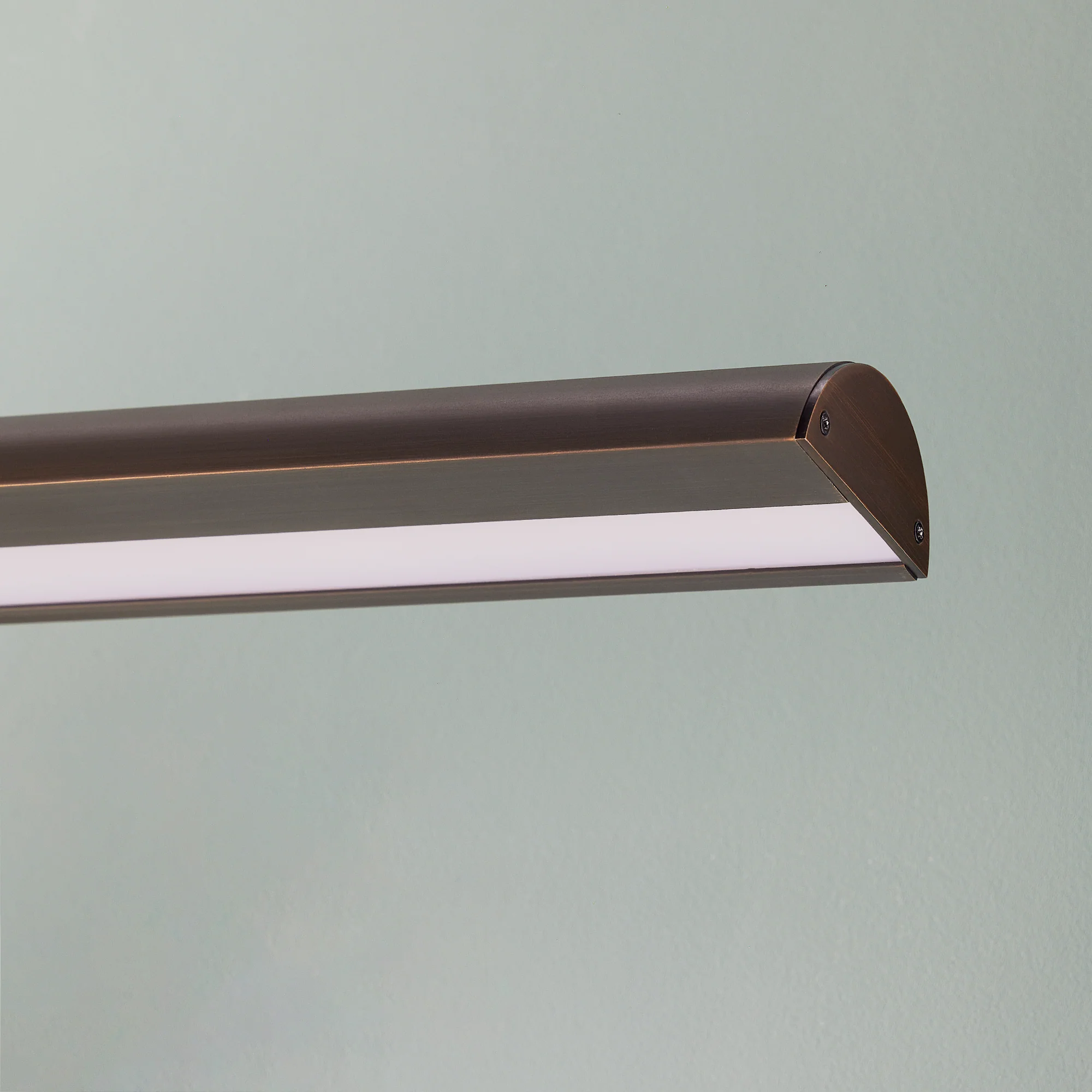 Larger Seurat cordless picture light in bronze - Image 6