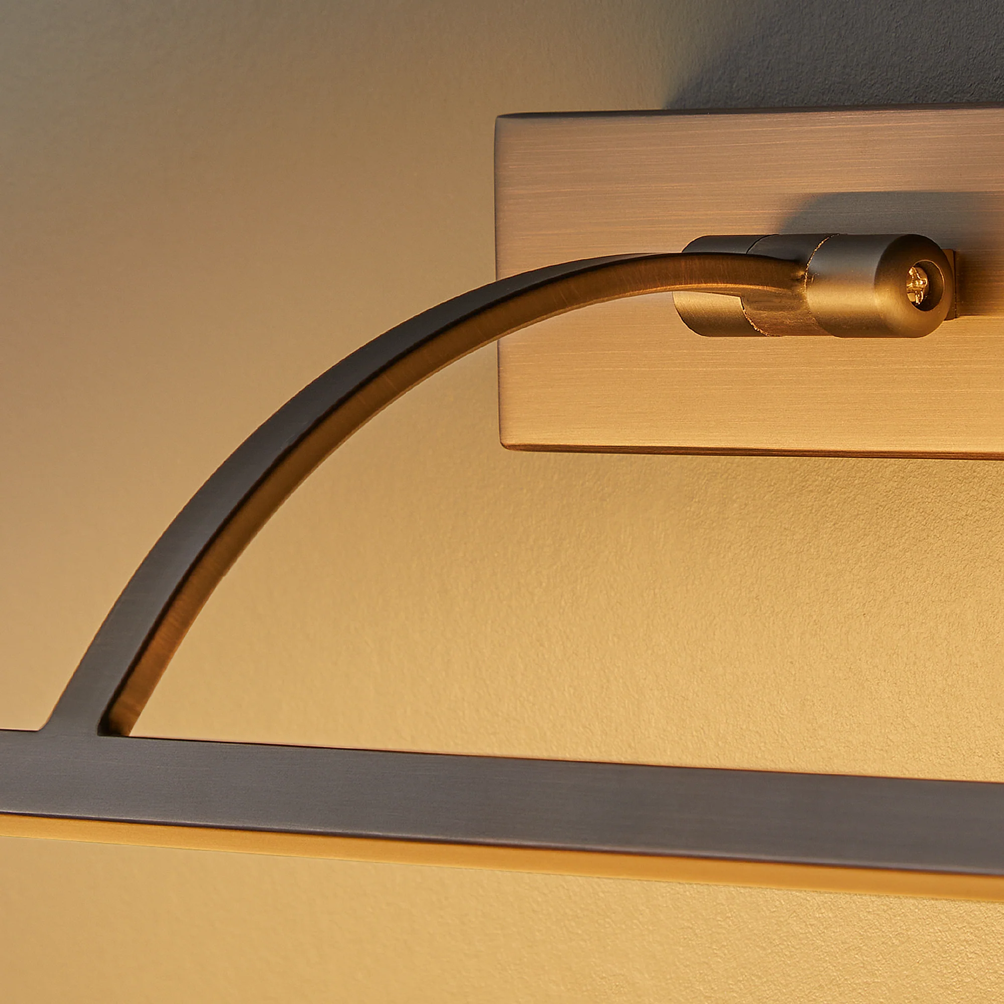 Medium Blake picture light in bronze - Image 12