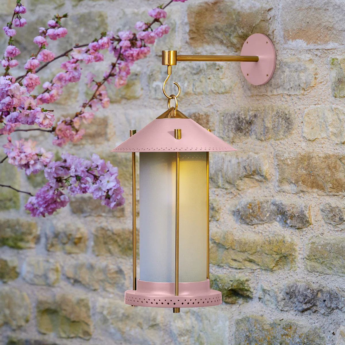 medium Stefan cordless lantern in Blush by the Novogratz - Image 6
