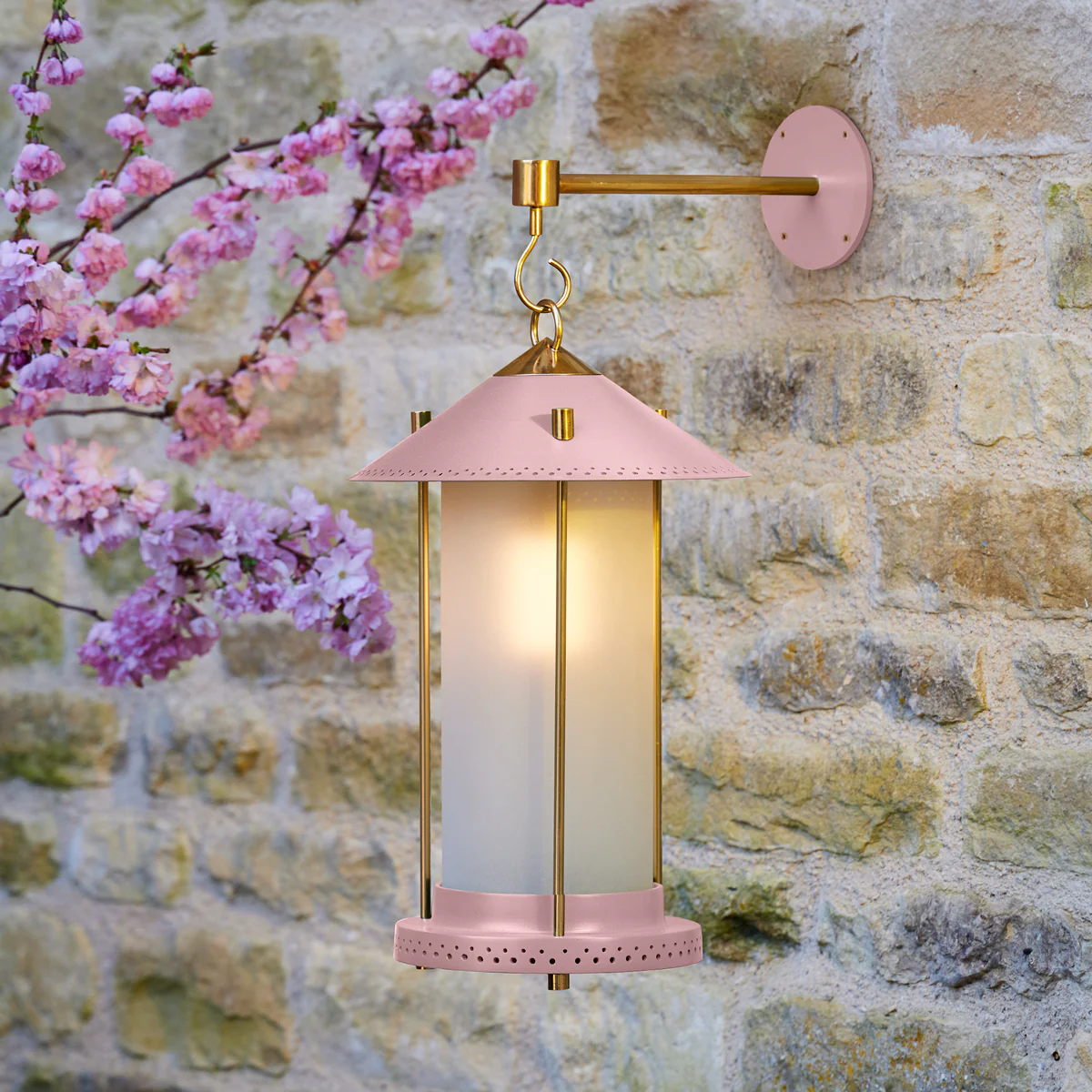 medium Stefan cordless lantern in Blush by the Novogratz - Image 9
