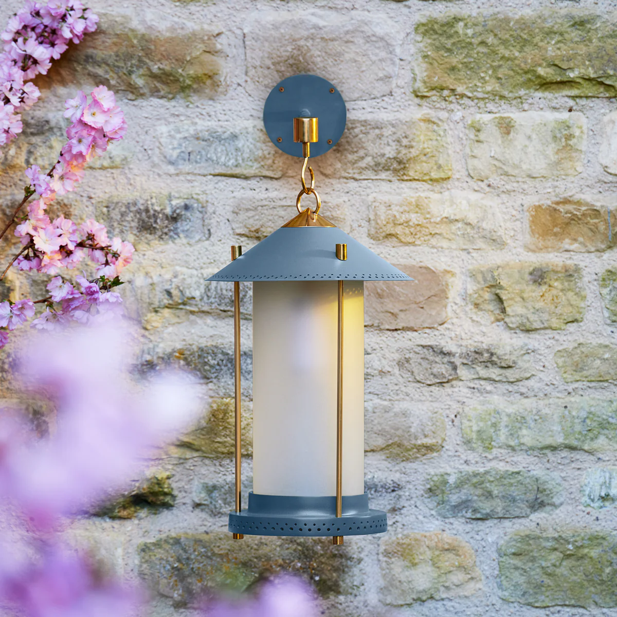 medium Stefan cordless lantern in Denim by the Novogratz - Image 10