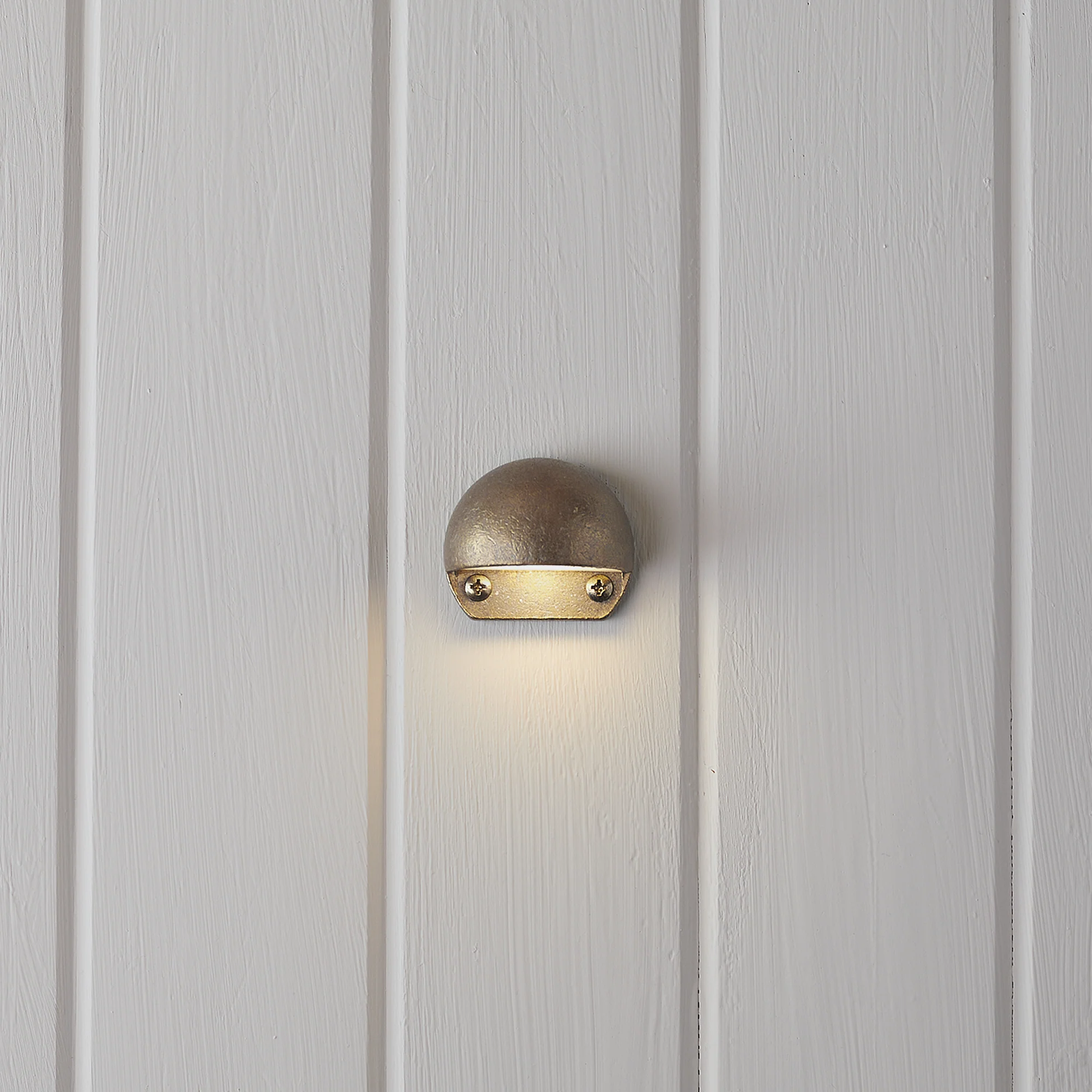 Mousehole path light in antiqued brass - Image 5