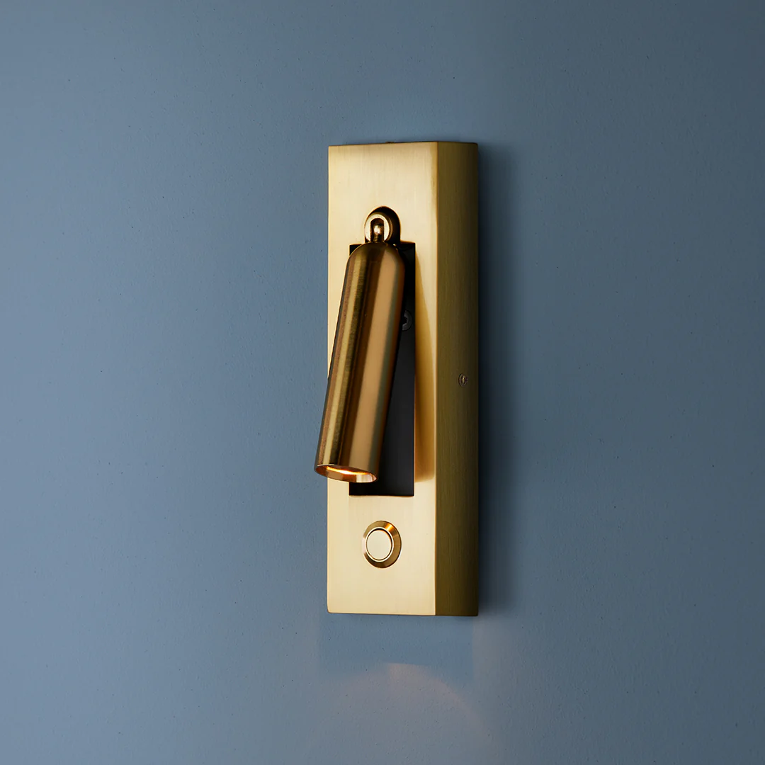 Niche wall sconce in antique brass finish - Image 2