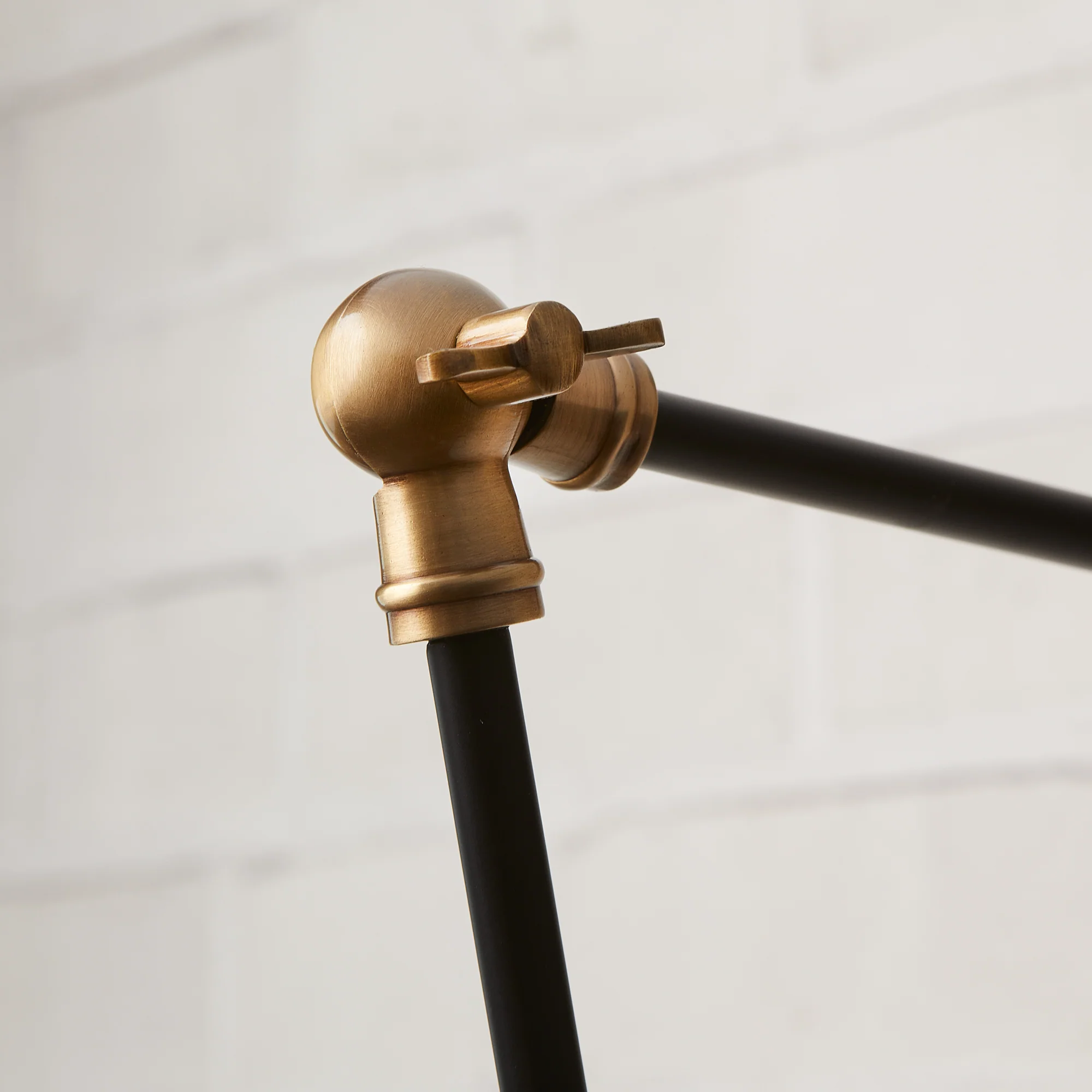 Pick wall sconce in black and antiqued brass - Image 8