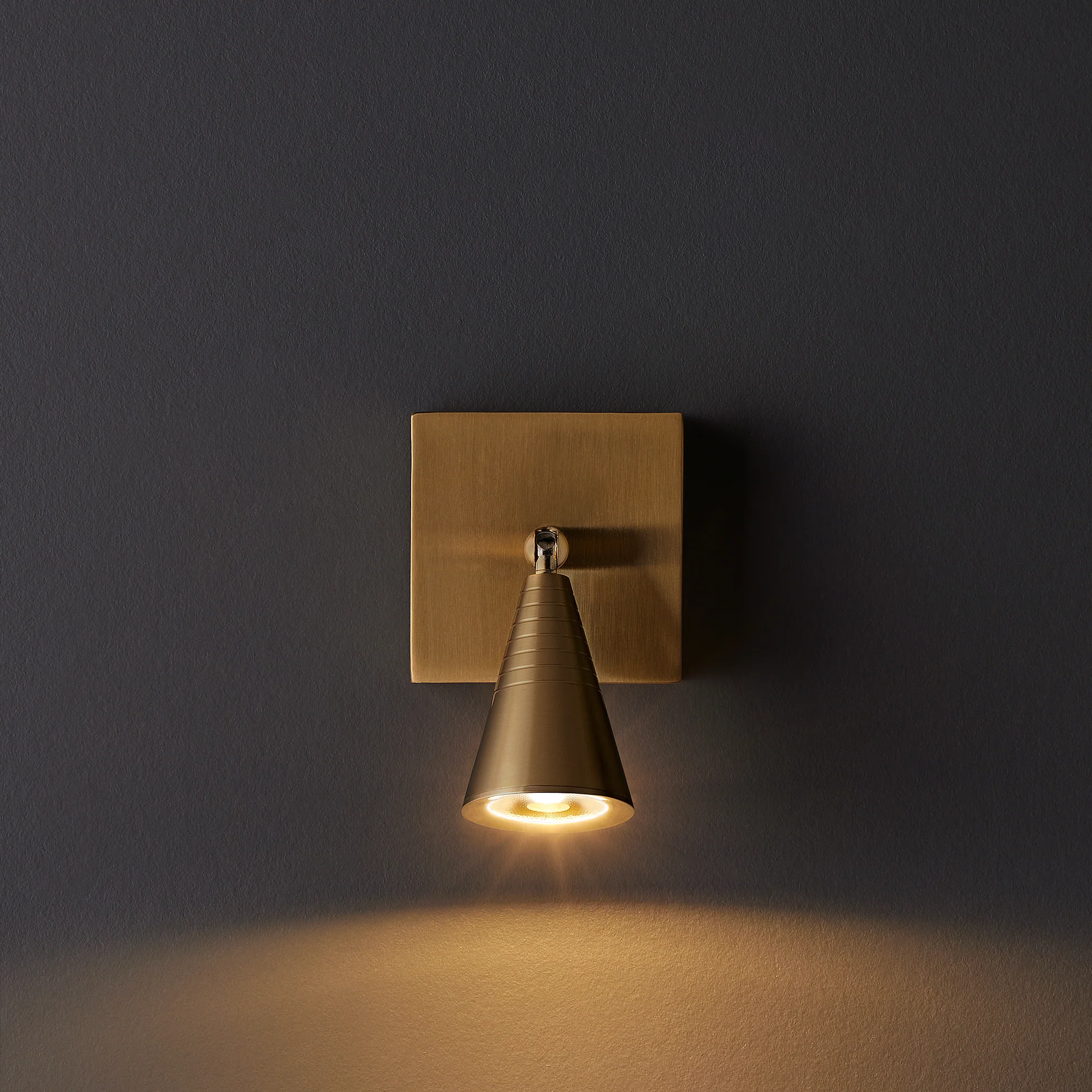 Pixii cordless wall sconce - Image 6