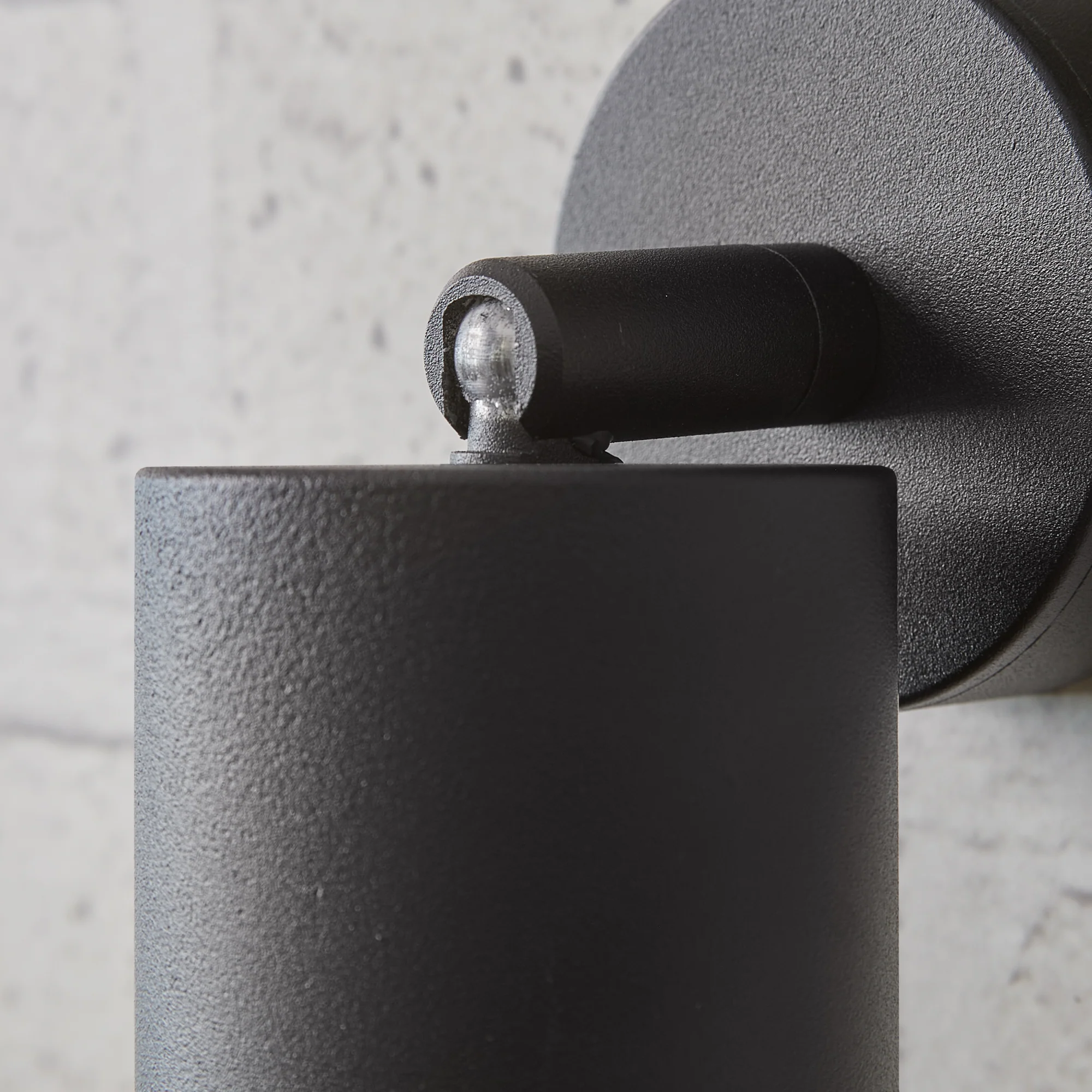 Portreath adjustable pillar light in storm - Image 3