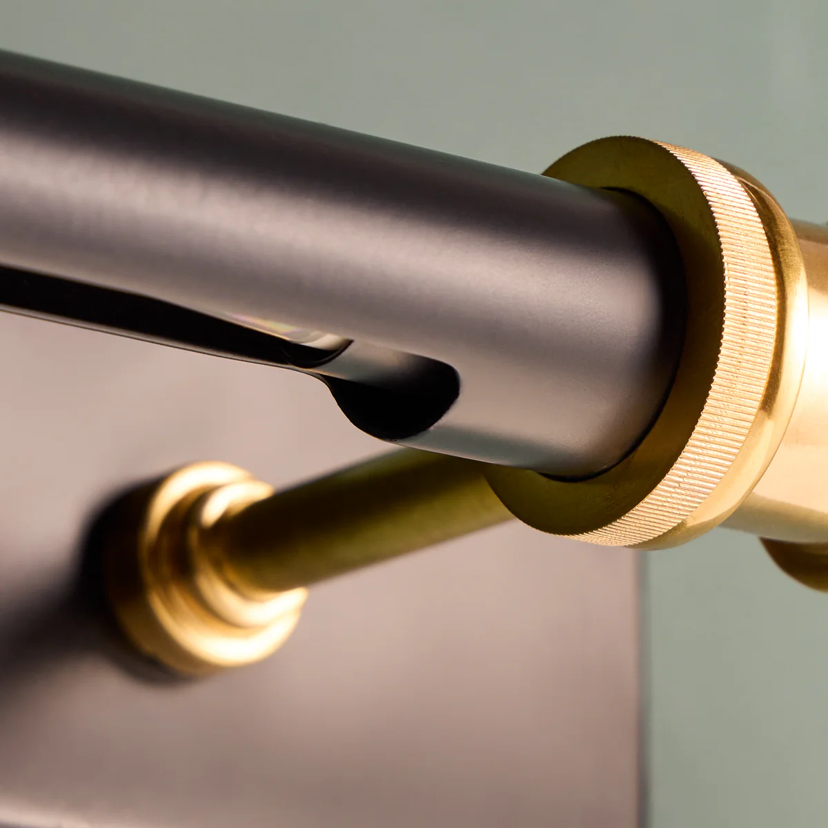 Regular Kahlo picture light in black and brass - Image 9