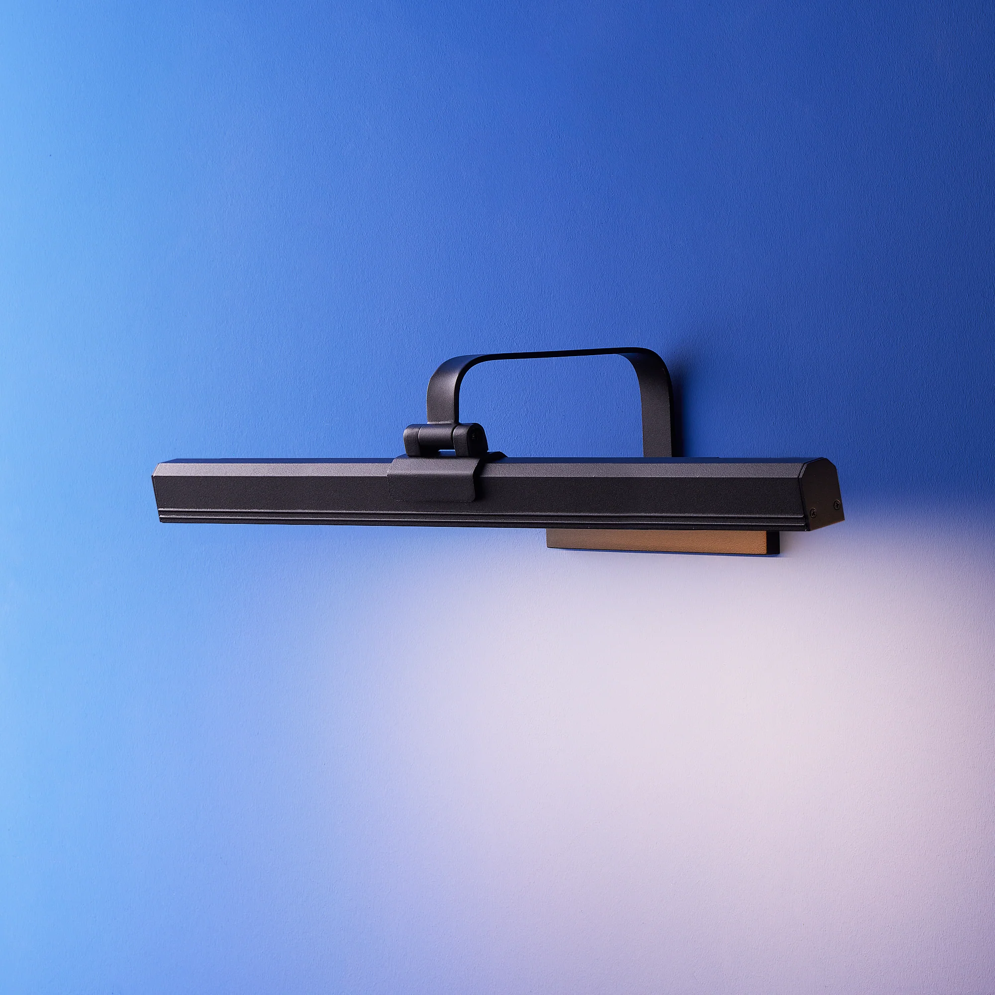 Regular Marcel cordless picture light in black - Image 9