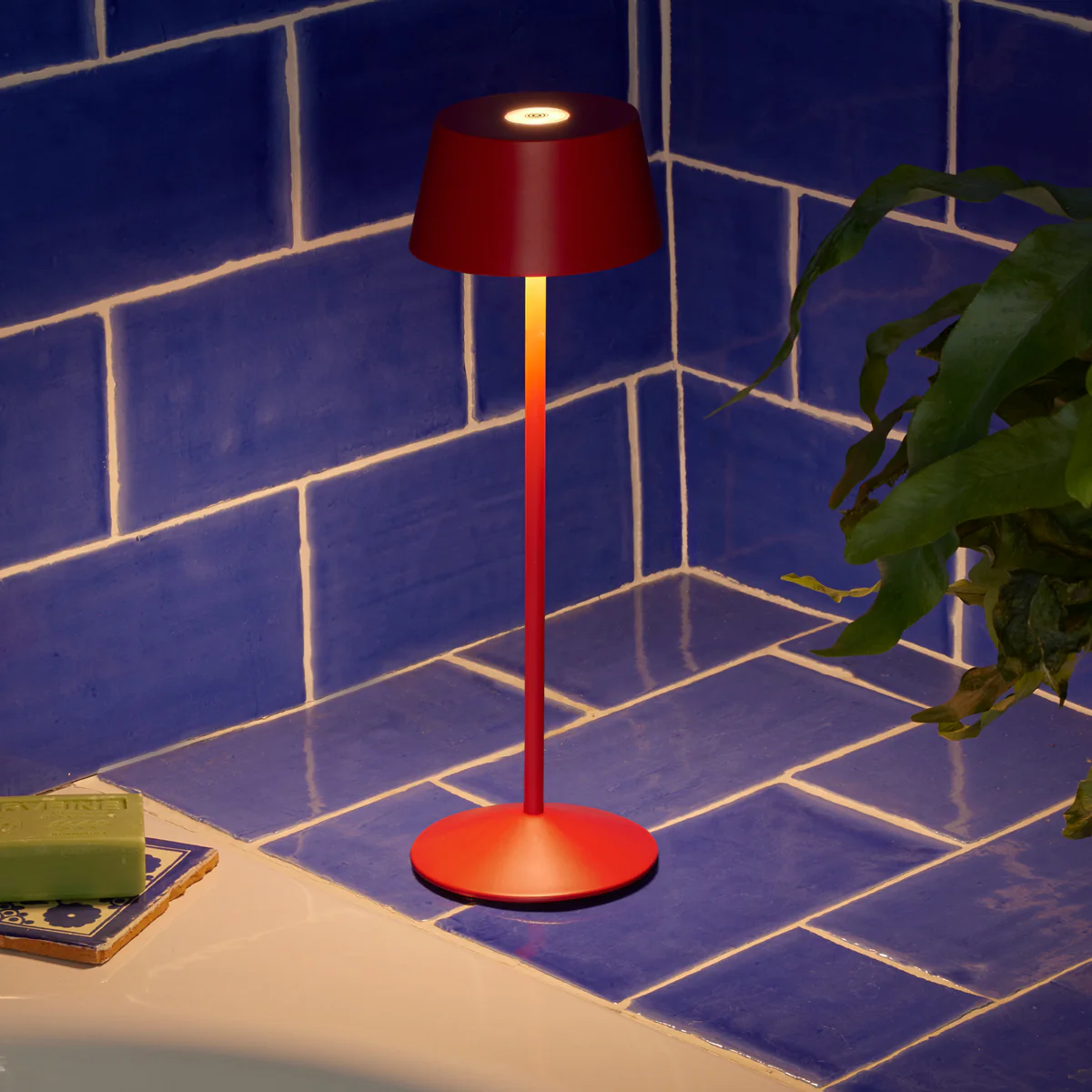 Scoon cordless table lamp in firecracker - Image 2