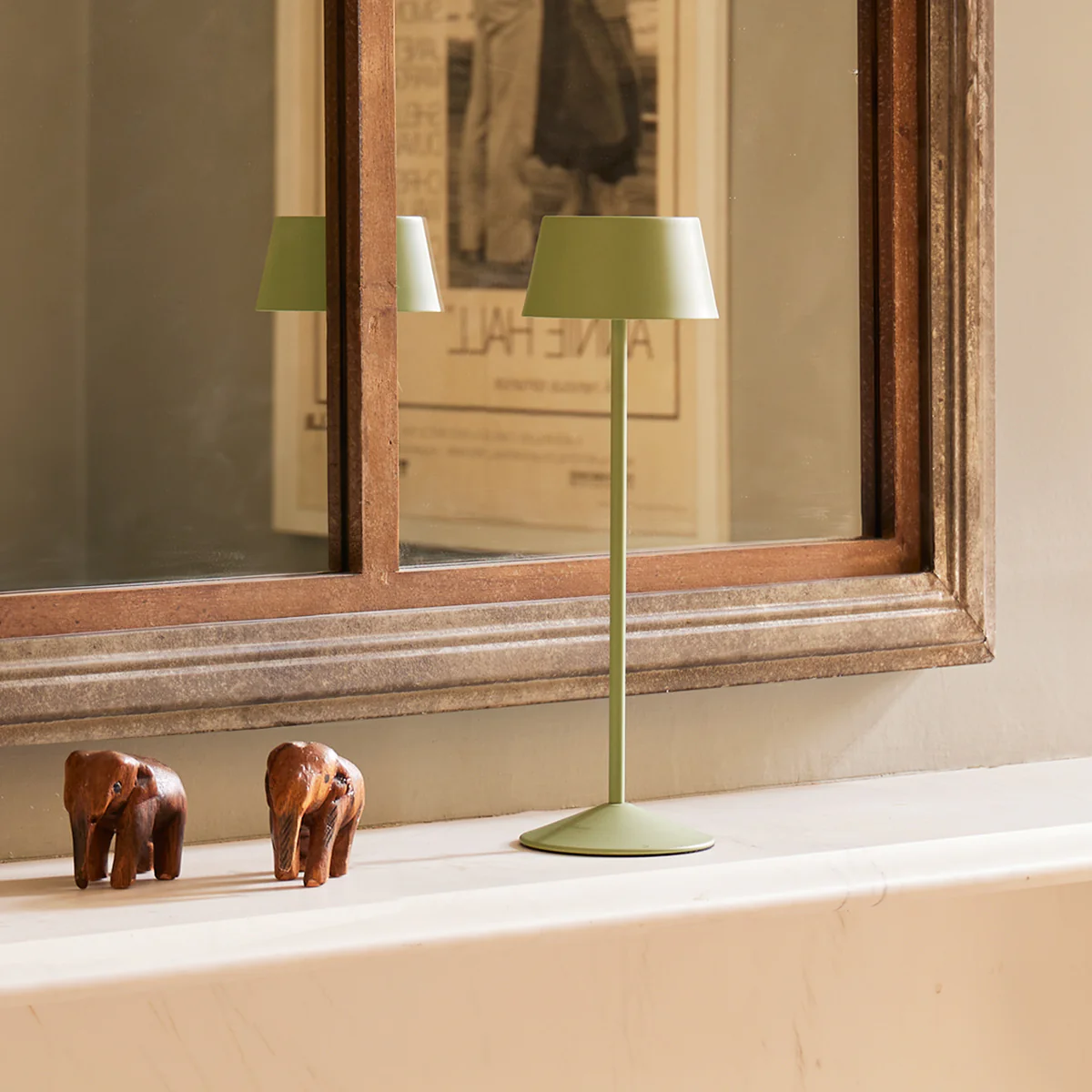 Scoon cordless table lamp in watercress - Image 4