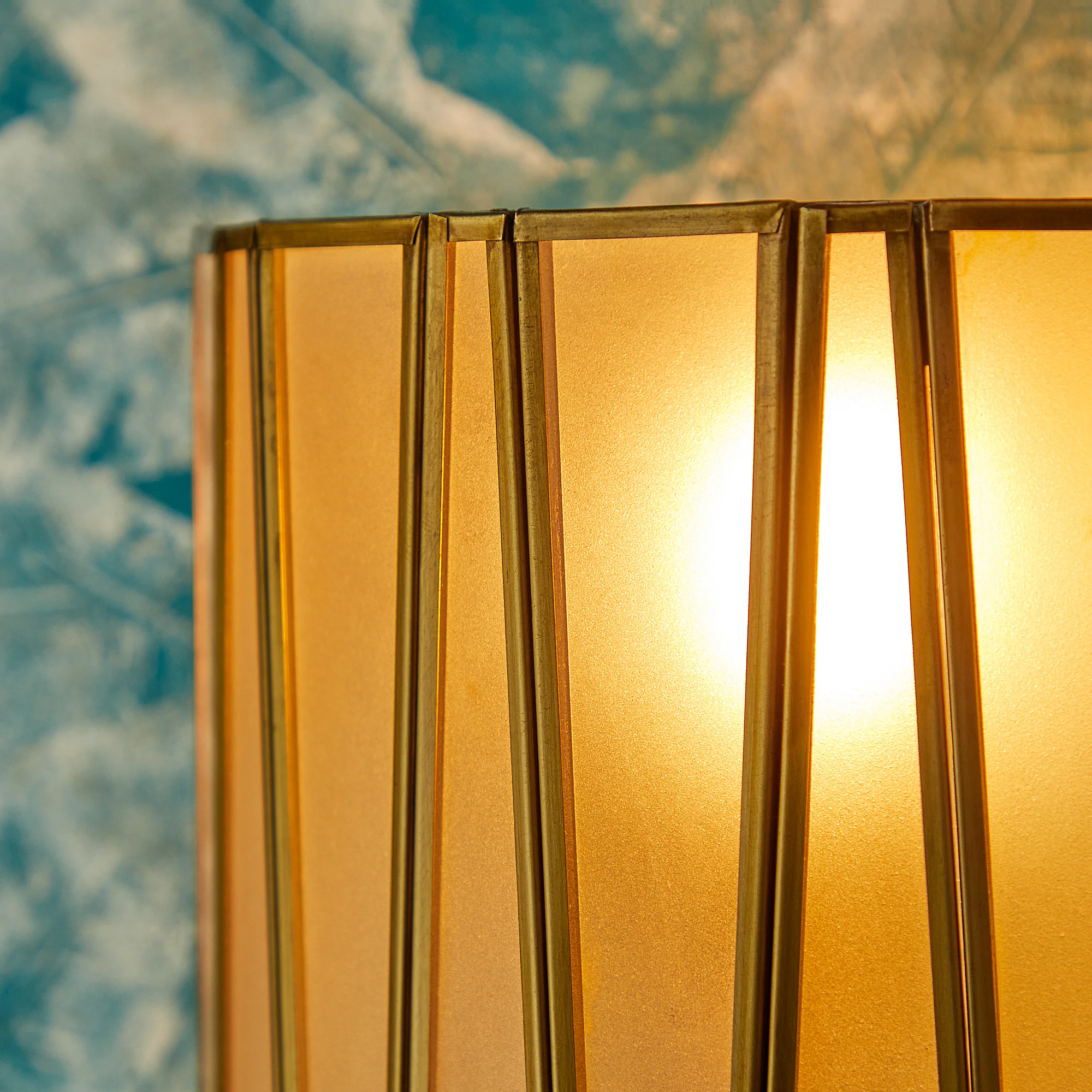 Shard wall sconce in antiqued brass and frosted glass - Image 5