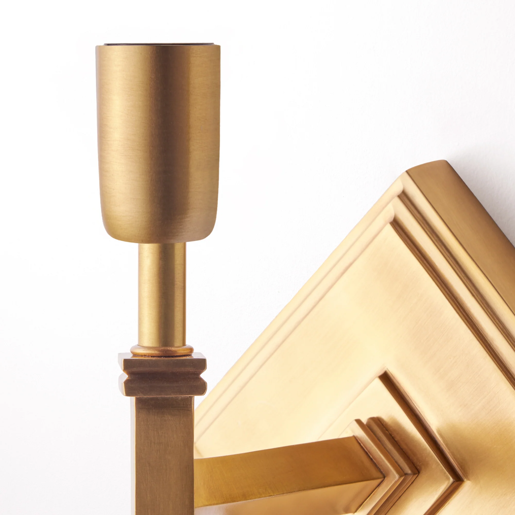 Single Astor wall fixture in antiqued brass - Image 6