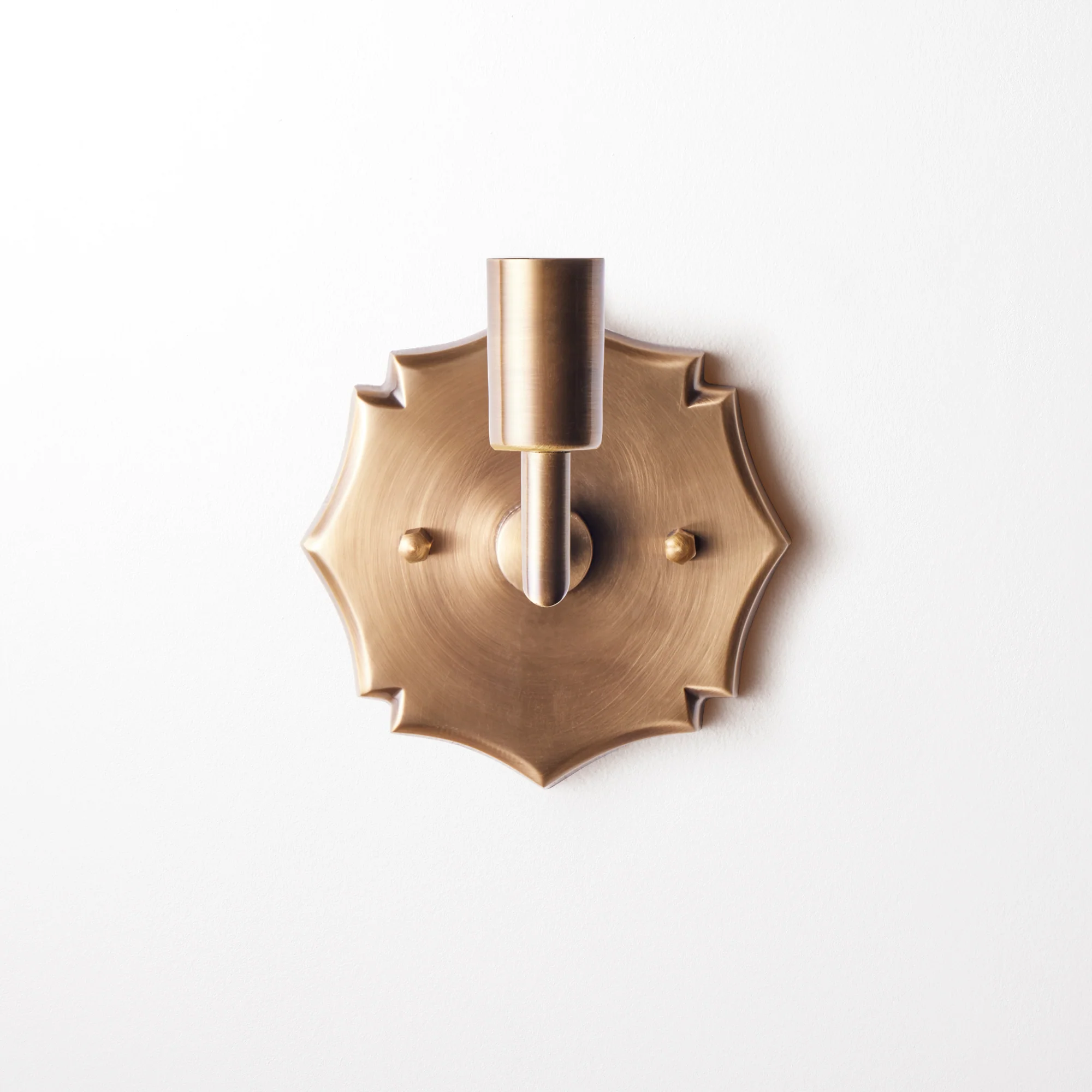 single insignia wall fixture in antiqued brass - Image 2