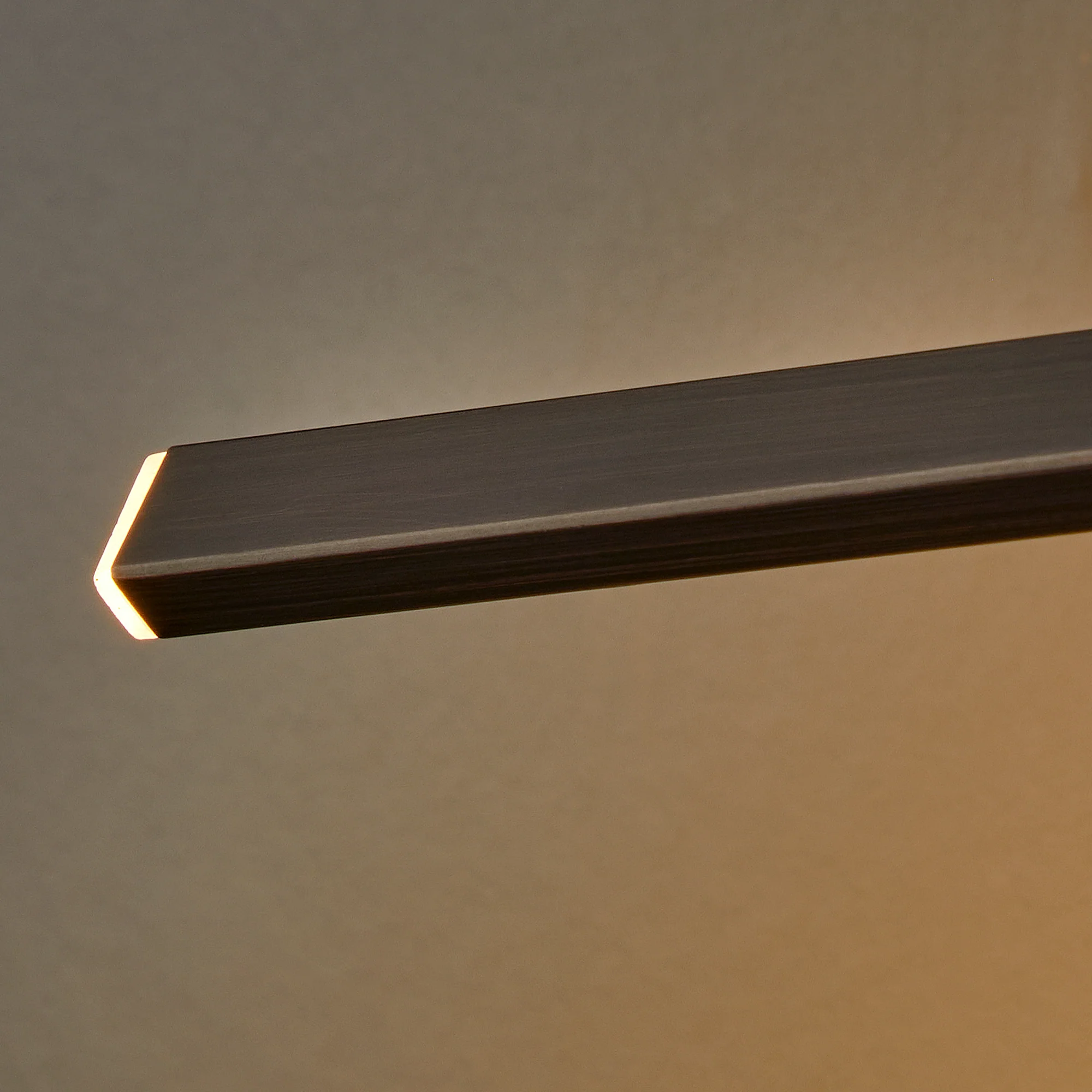 Smaller Blake picture light in bronze - Image 10