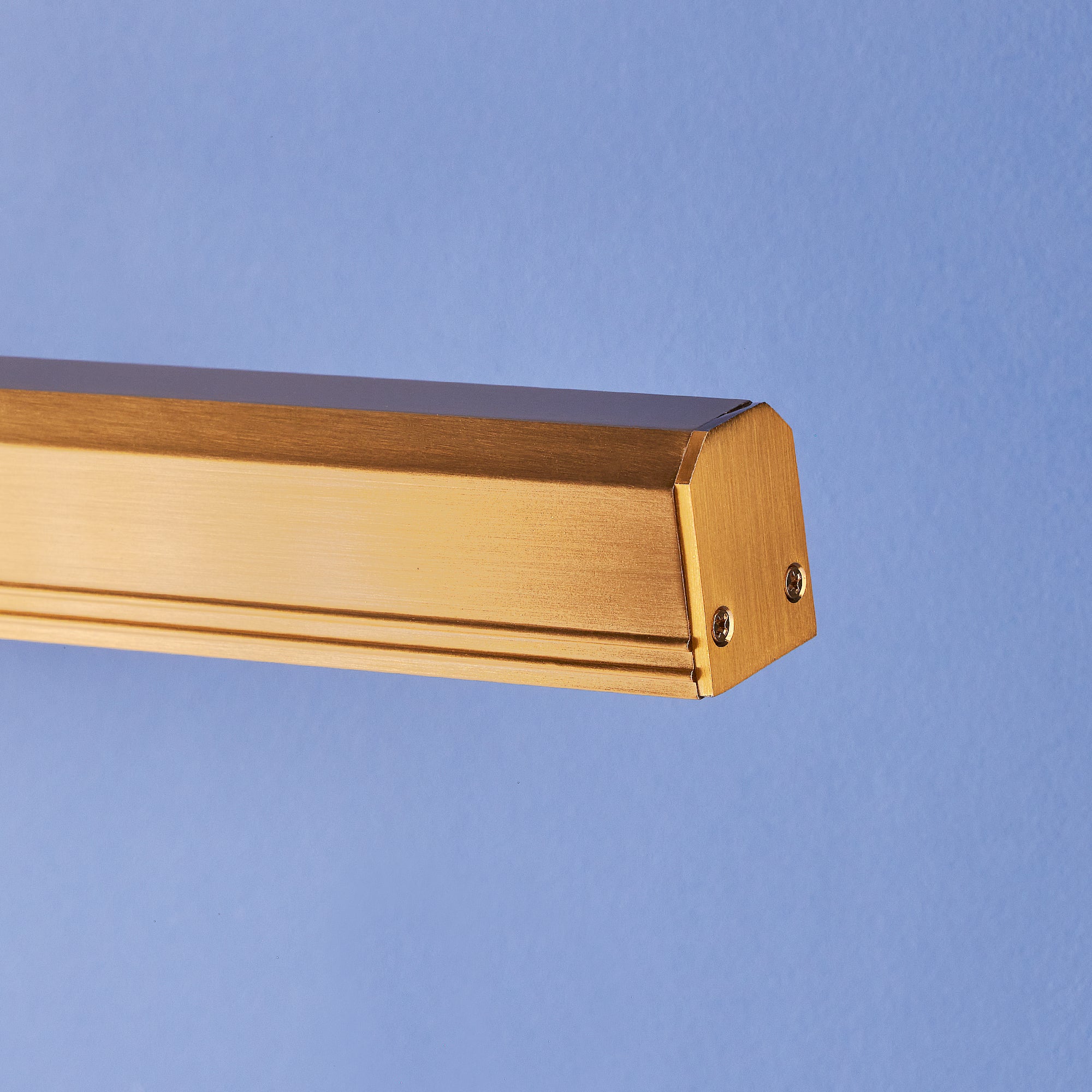 Smaller Marcel cordless picture light in antique brass finish - Image 5