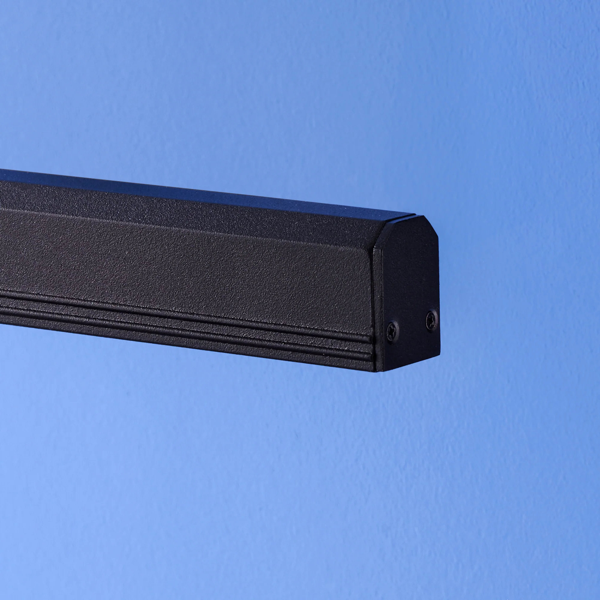 Smaller Marcel cordless picture light in black - Image 5