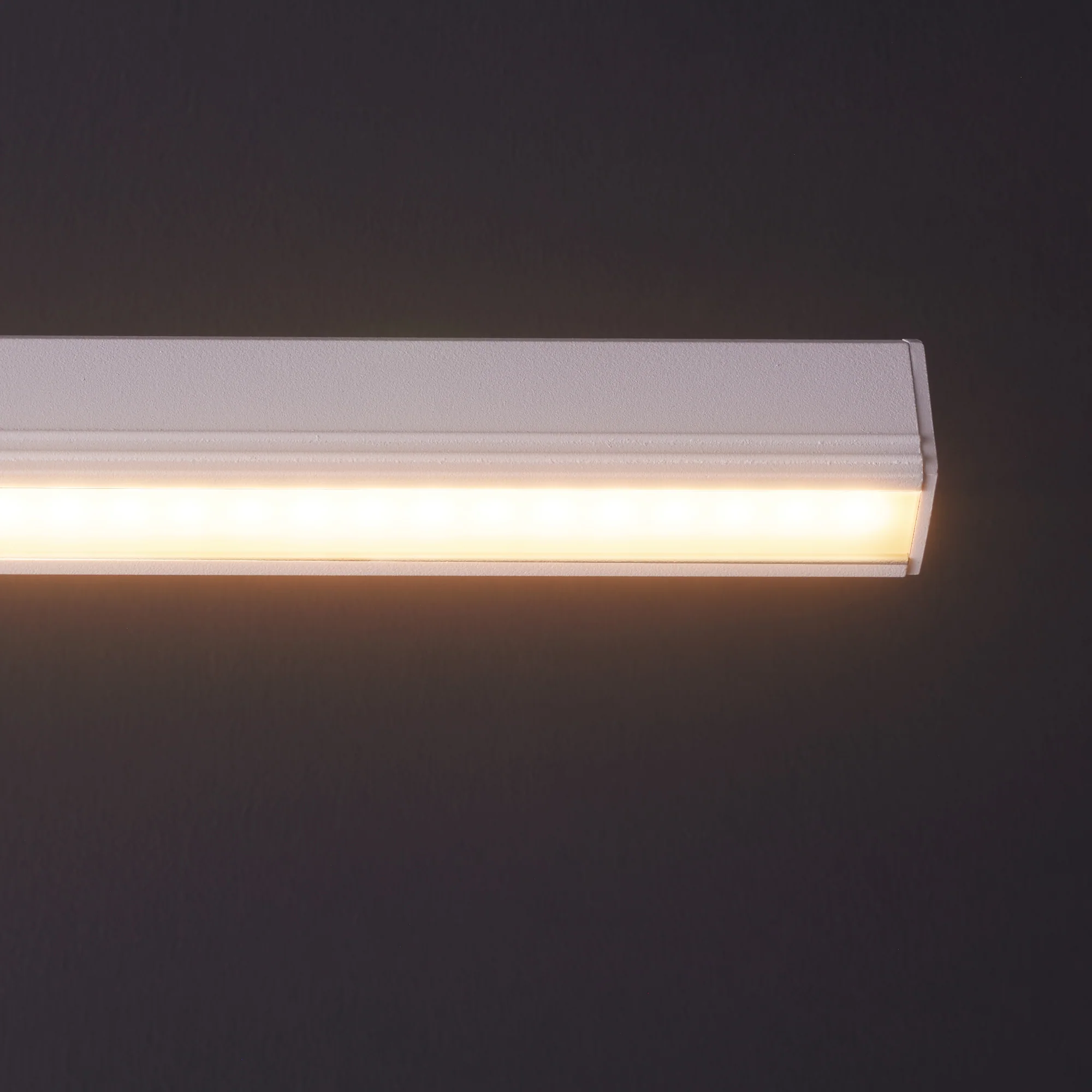 Smaller Marcel cordless picture light in white - Image 7