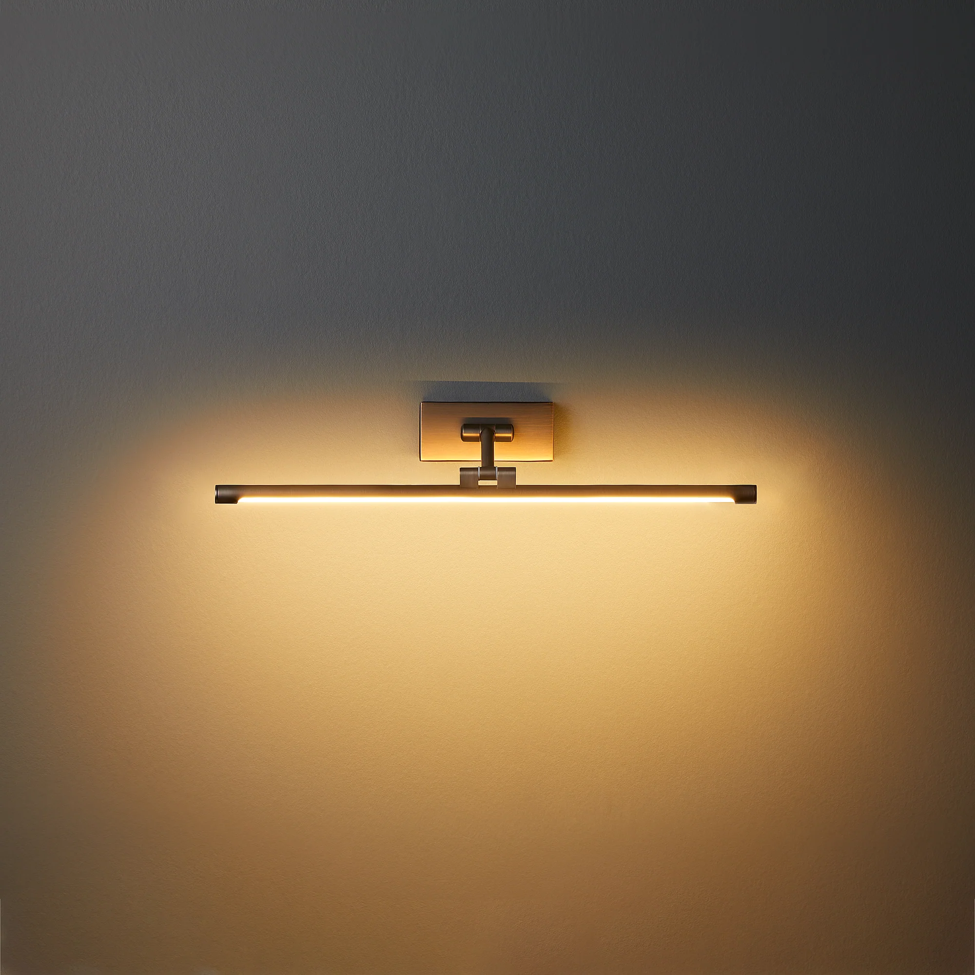 Smaller Milton picture light in bronze - Image 4