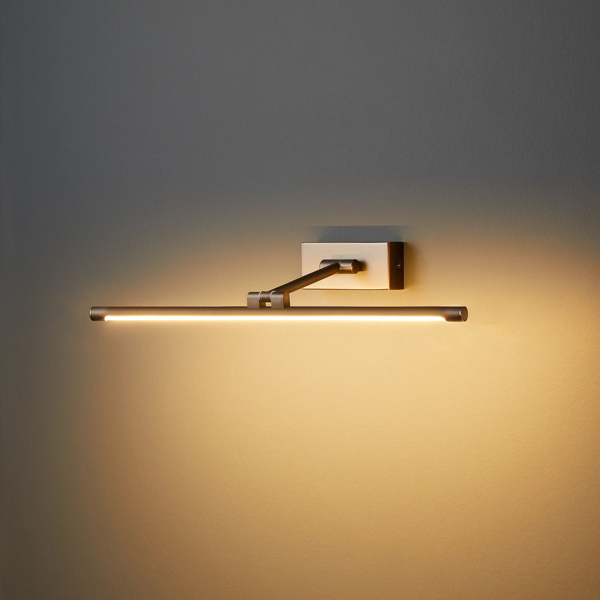 Smaller Milton picture light in bronze - Image 8