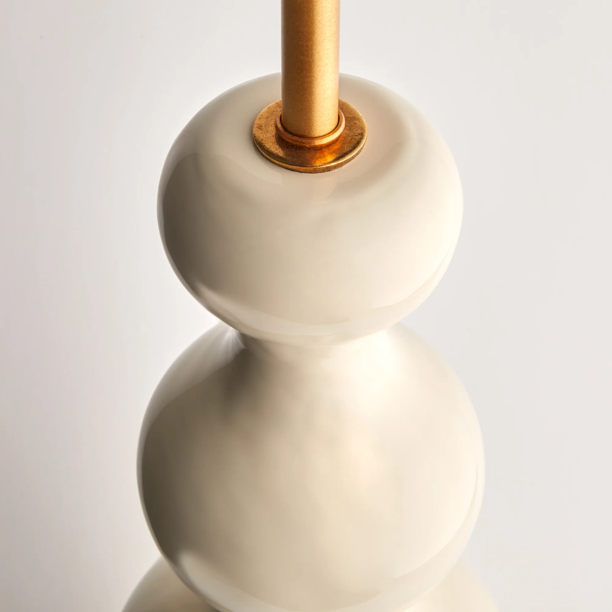 Smaller Wobster table lamp in cream lacquered wood - Image 4