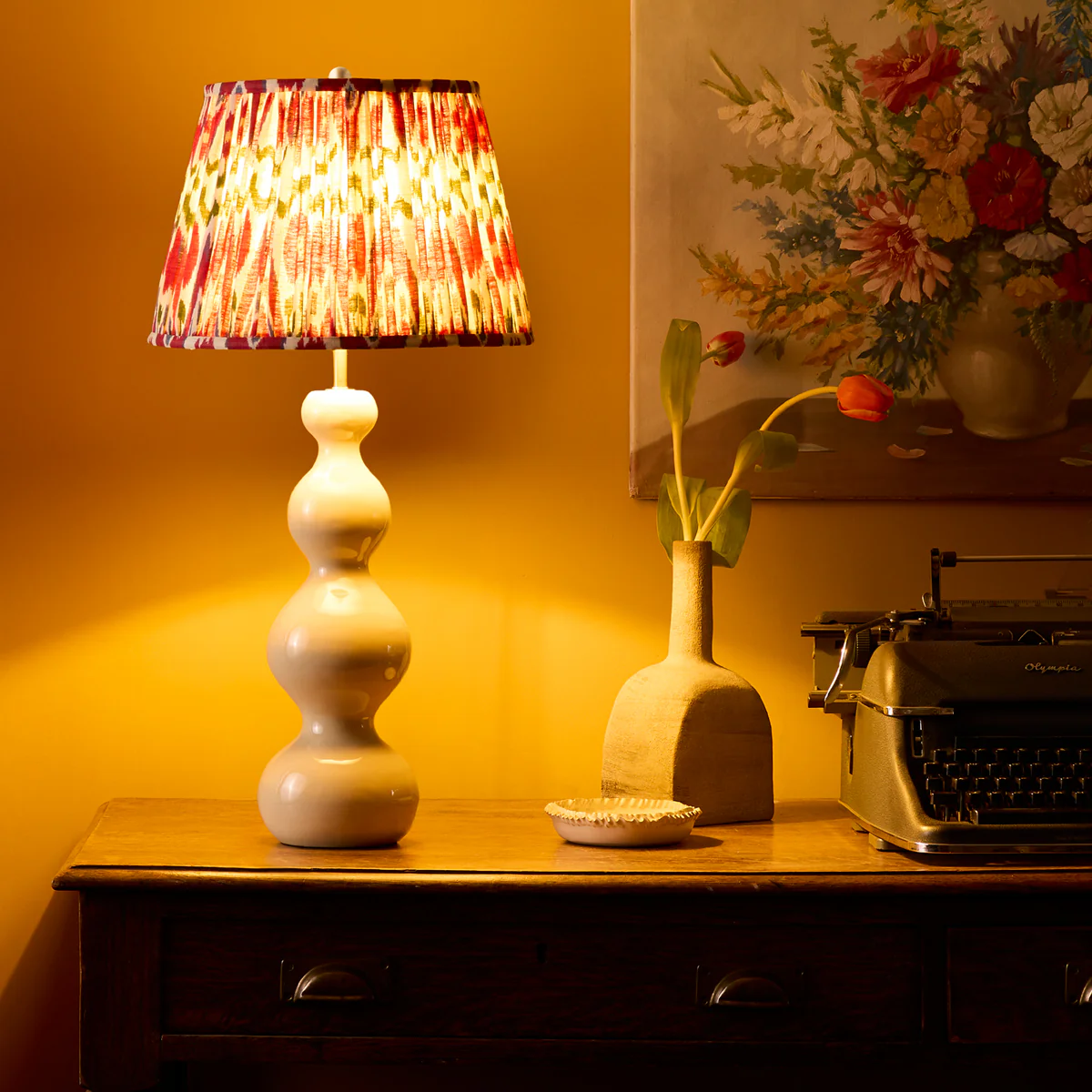 Smaller Wobster table lamp in cream lacquered wood - Image 8