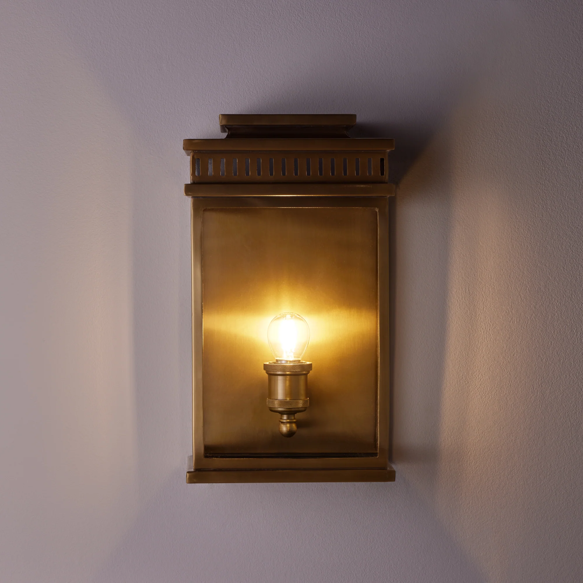 Tenby wall sconce in antiqued brass - Image 6