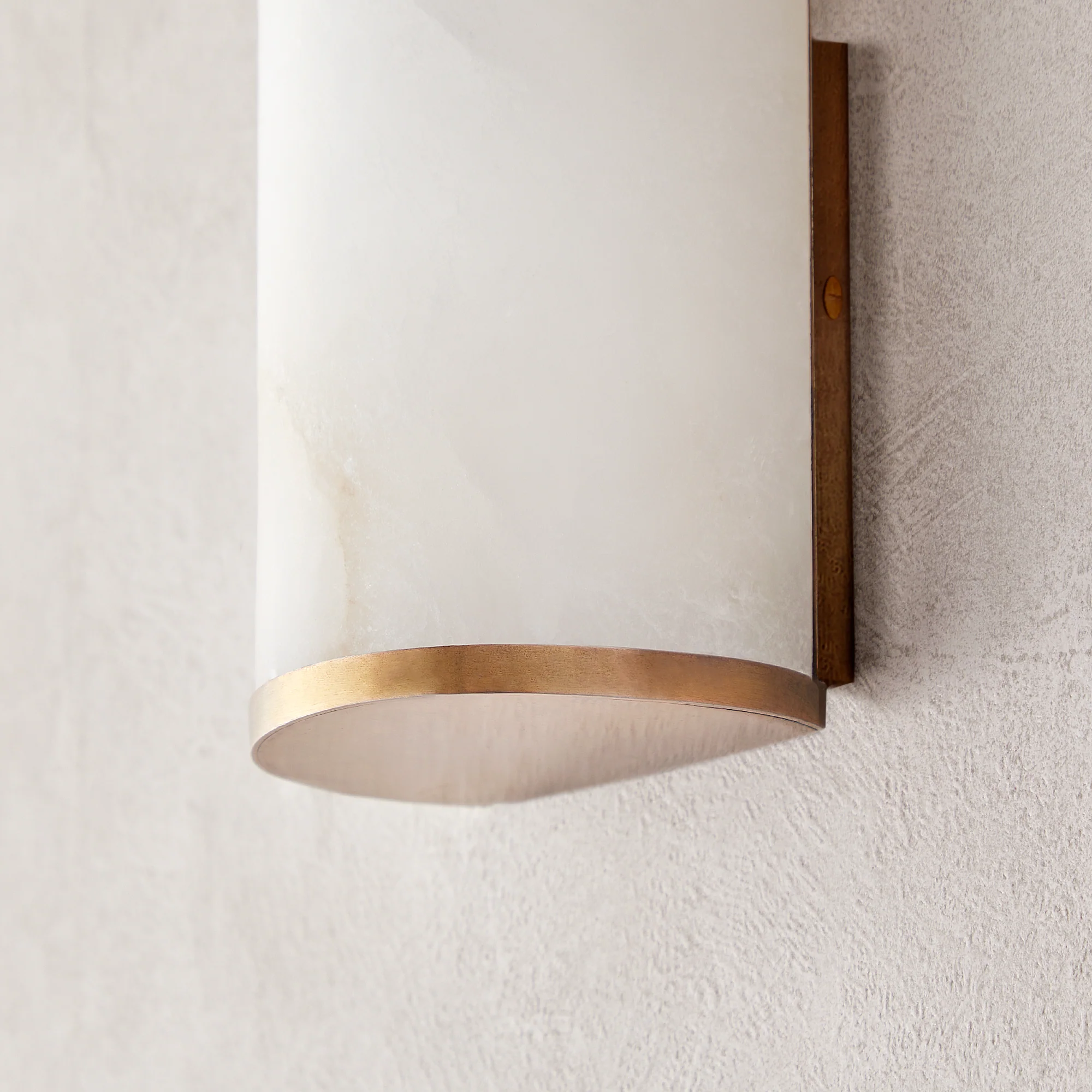 Thales wall sconce in alabaster and antiqued brass - Image 9
