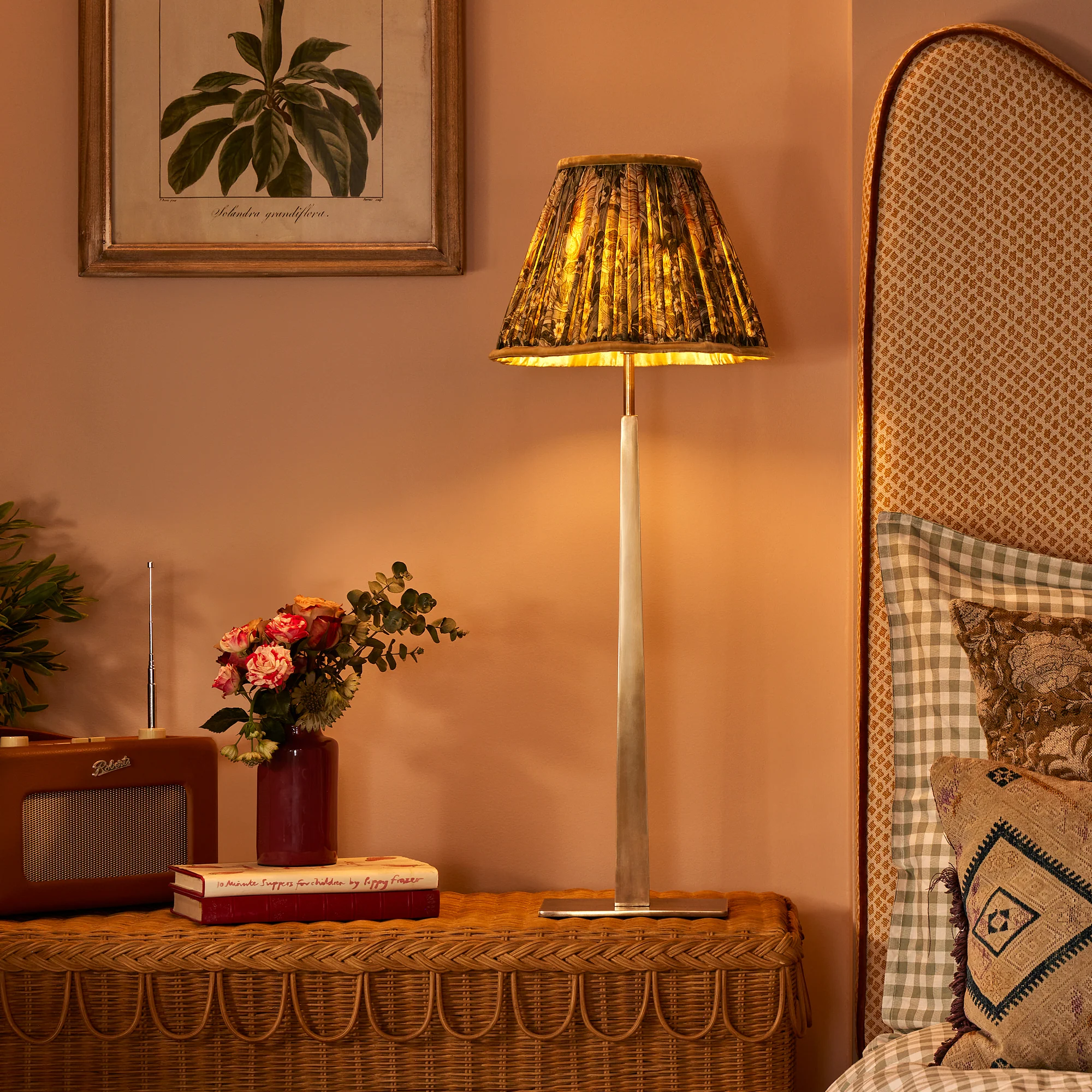 Trafalgar cordless table lamp in antique brass - Image 8