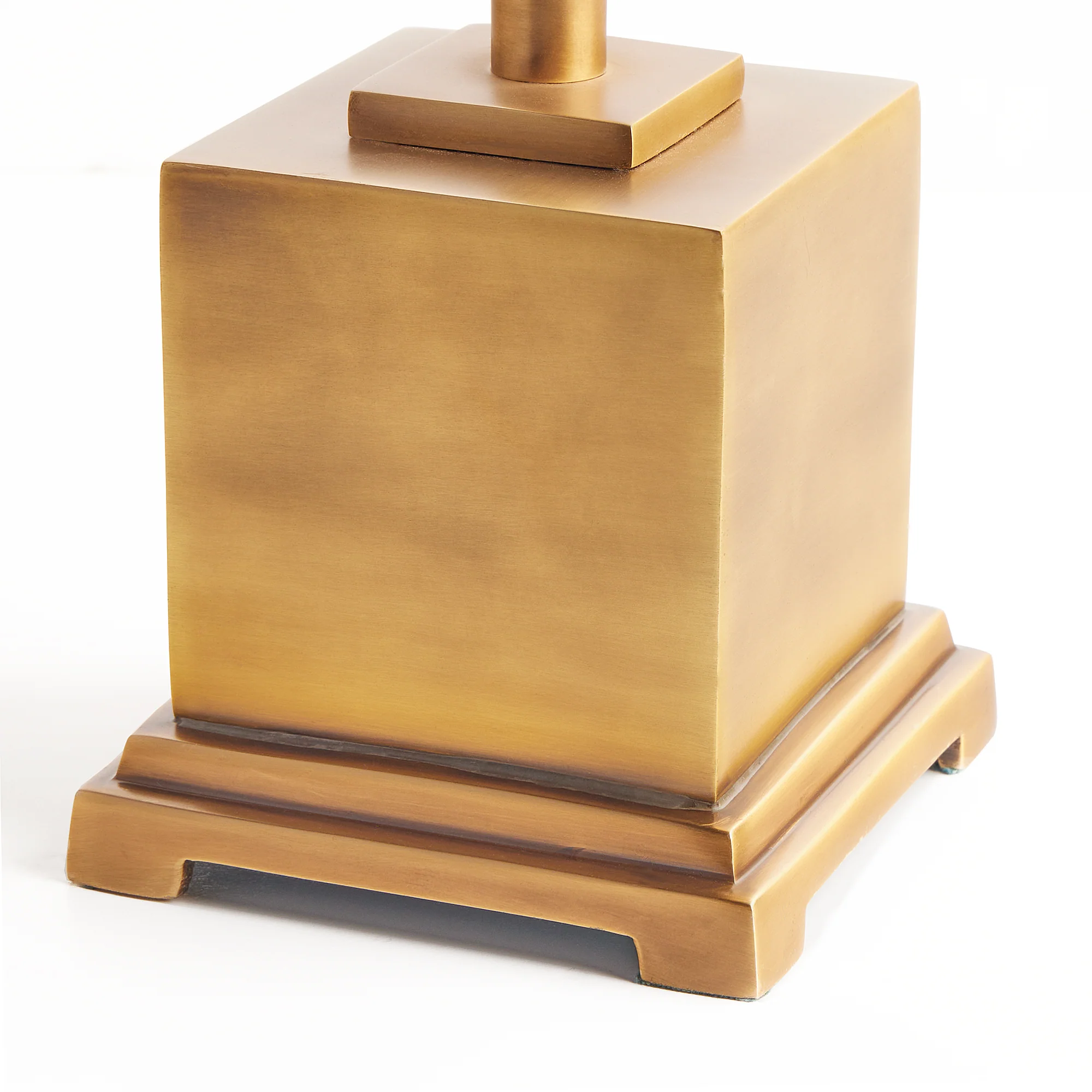 Walter cordless table lamp in antiqued brass - Image 4