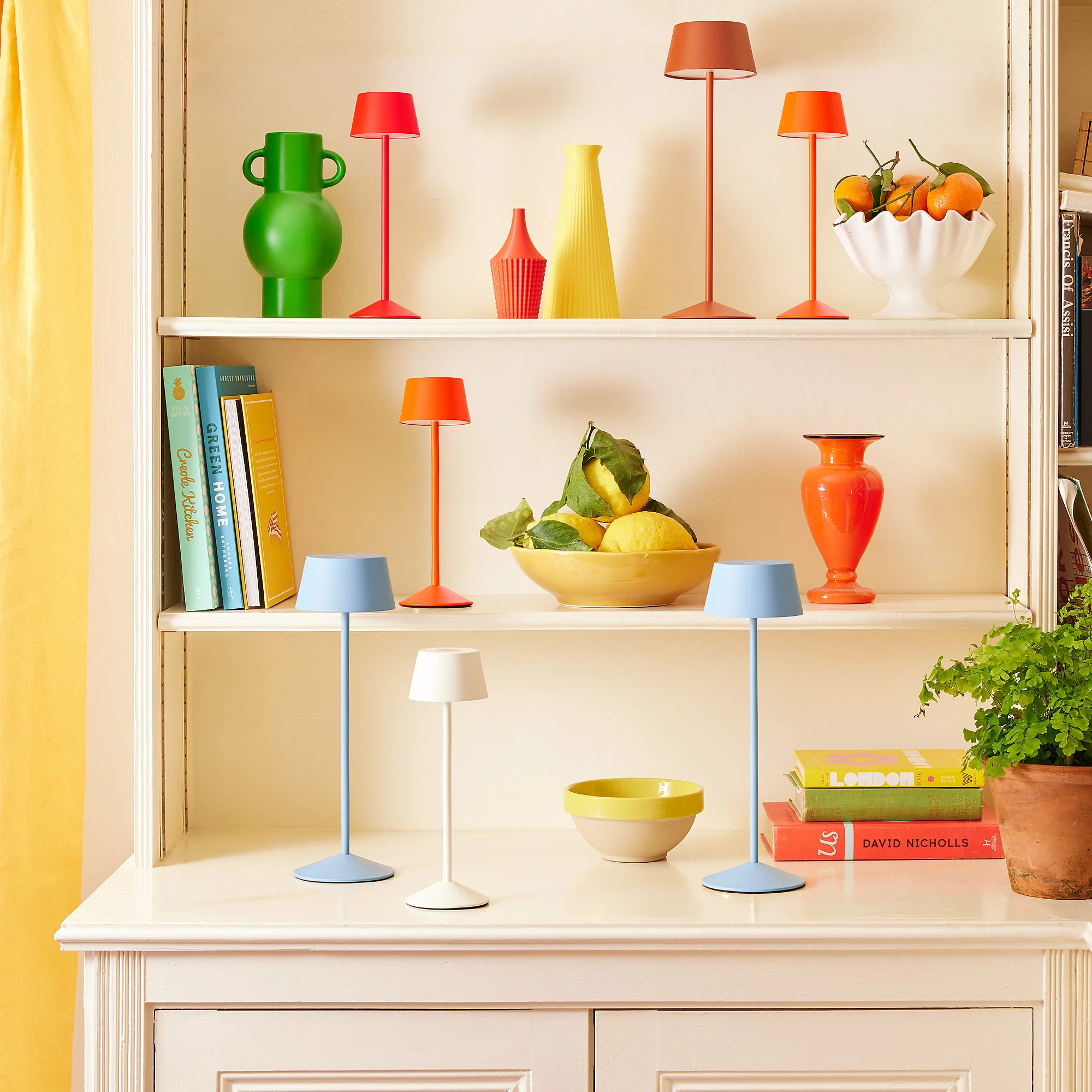 Wee Scoon cordless table lamp in rust - Image 3