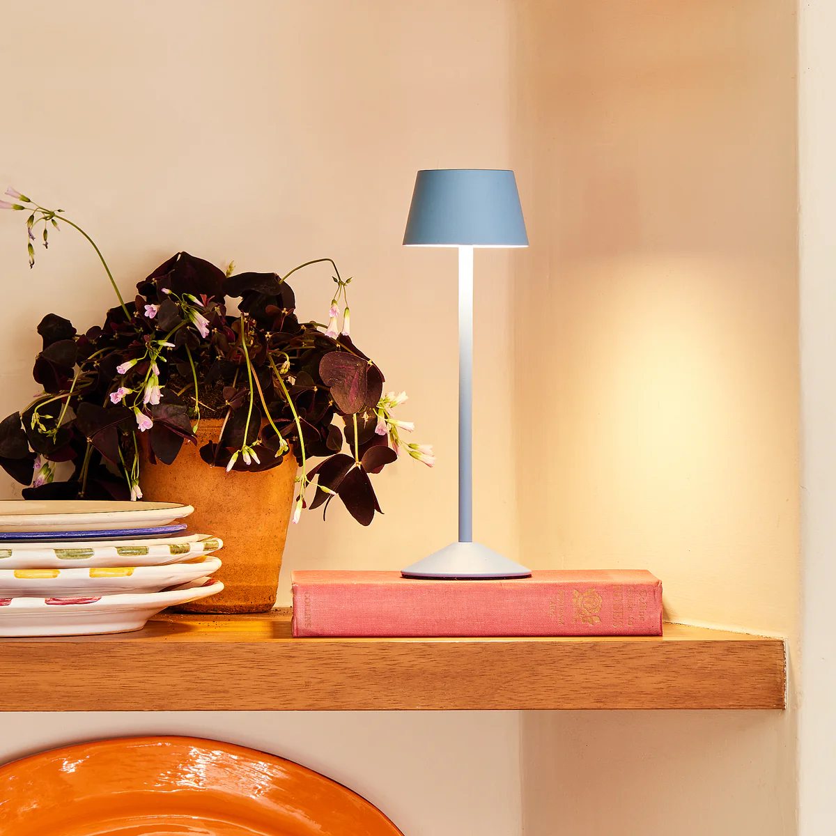 Wee Scoon cordless table lamp in topaz - Image 2