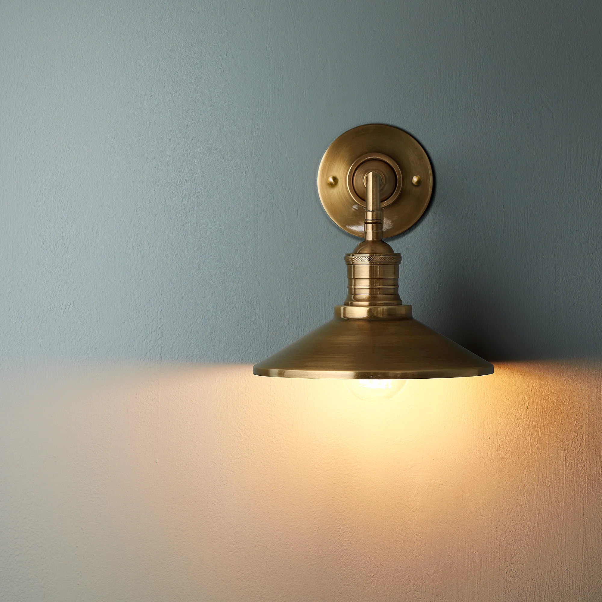 Whizzer wall sconce in antiqued brass - Image 4