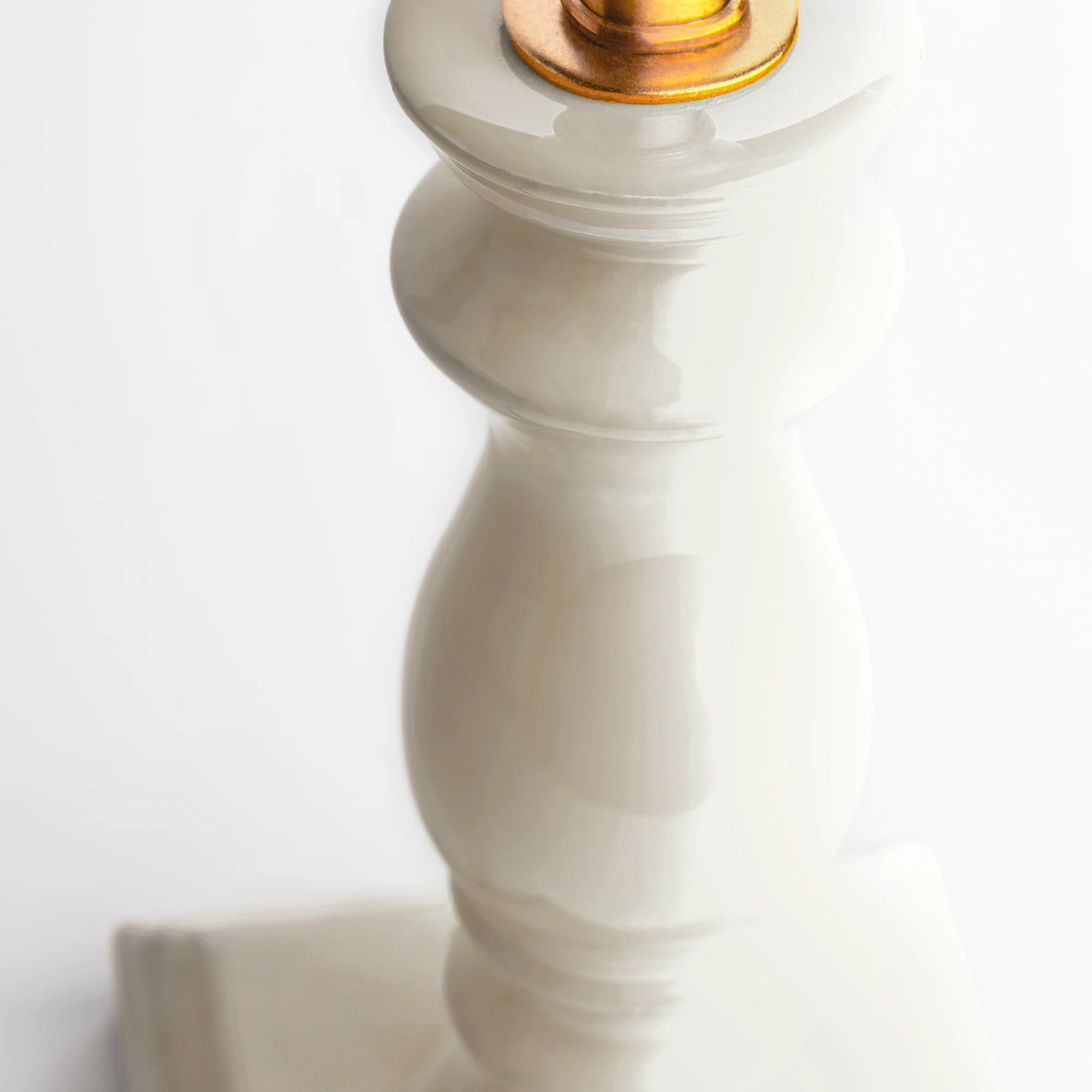 Wilma table lamp in cream - Image 3