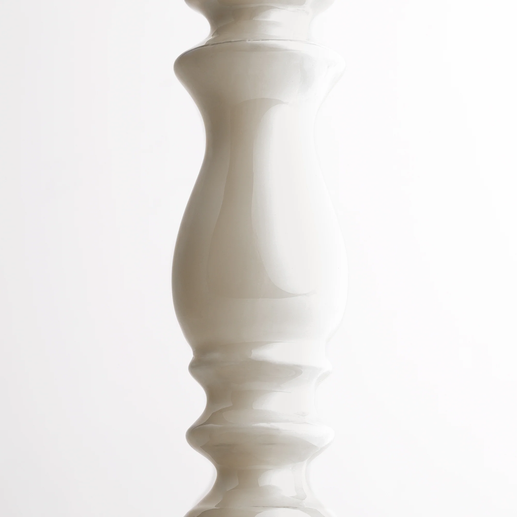 Wilma table lamp in cream - Image 4
